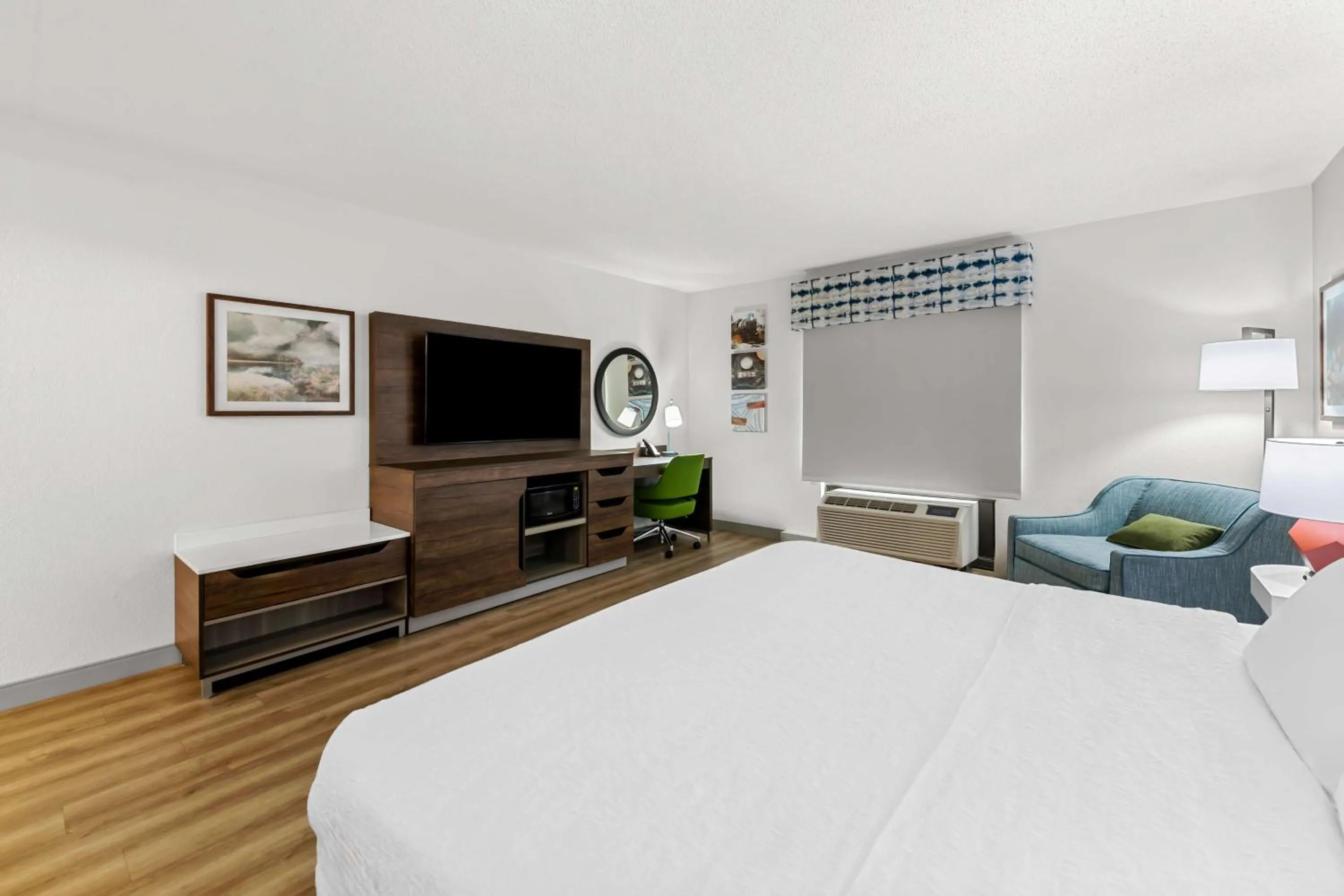 Bedroom, Bed in Hampton Inn Chattanooga-North