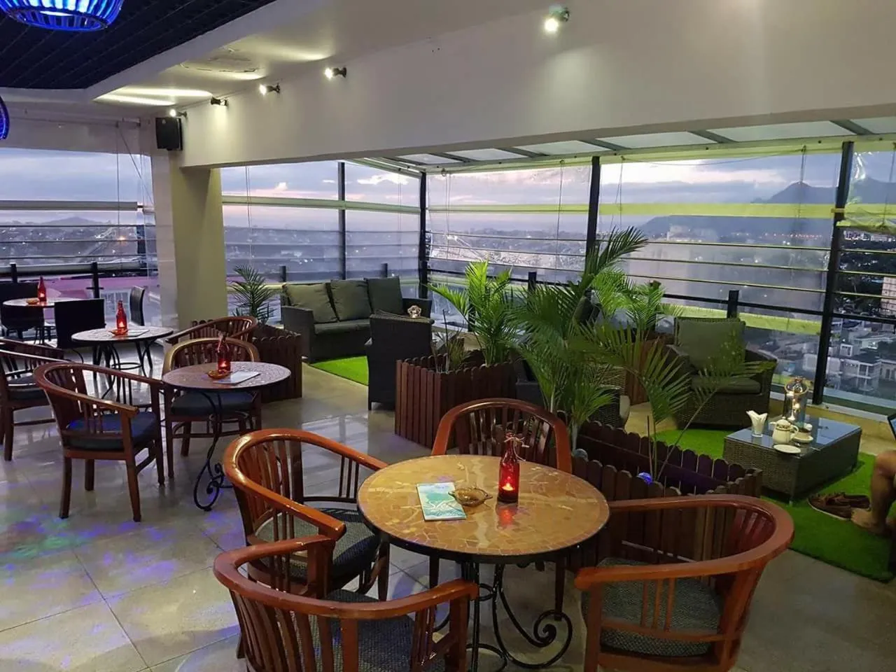 Lounge or bar in Palms Hotel