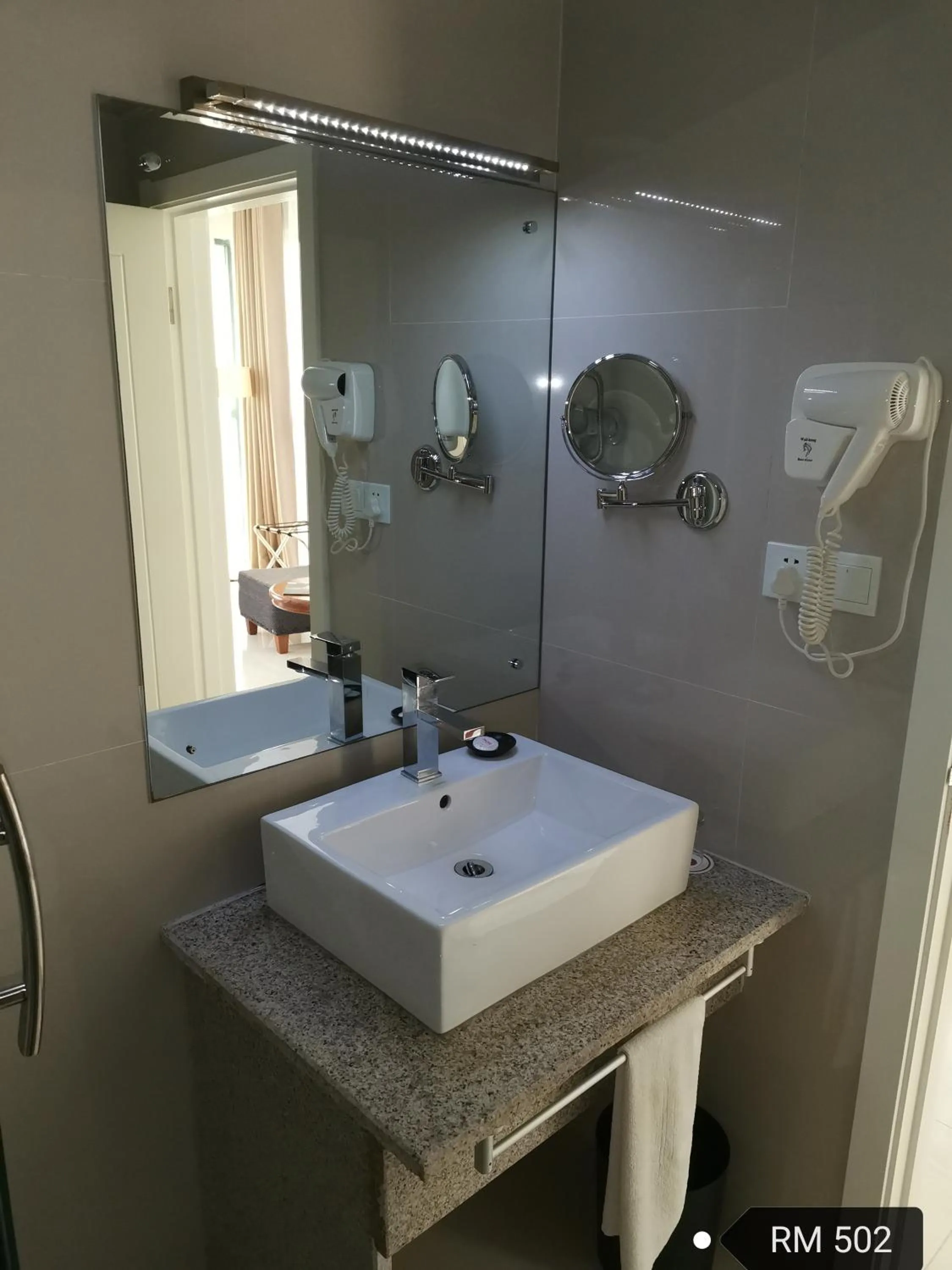 Bathroom in Palms Hotel