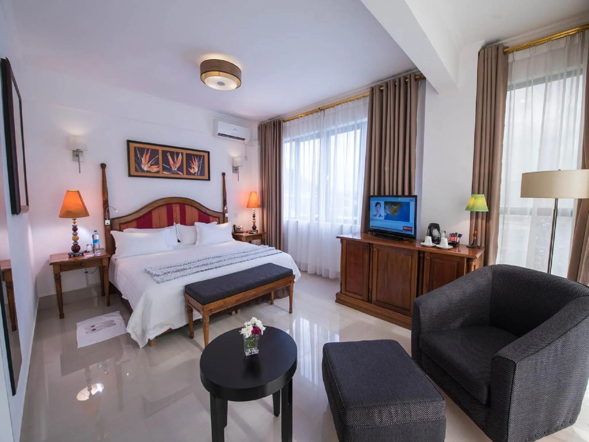 Bedroom in Palms Hotel