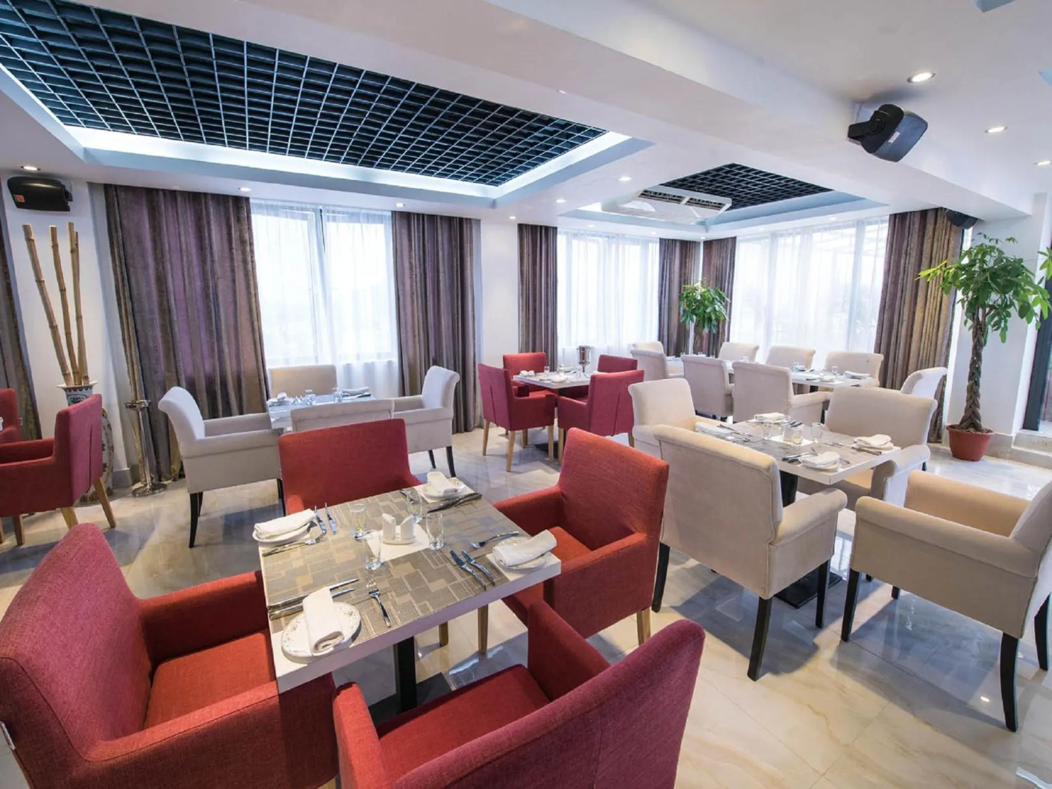 Restaurant/places to eat in Palms Hotel