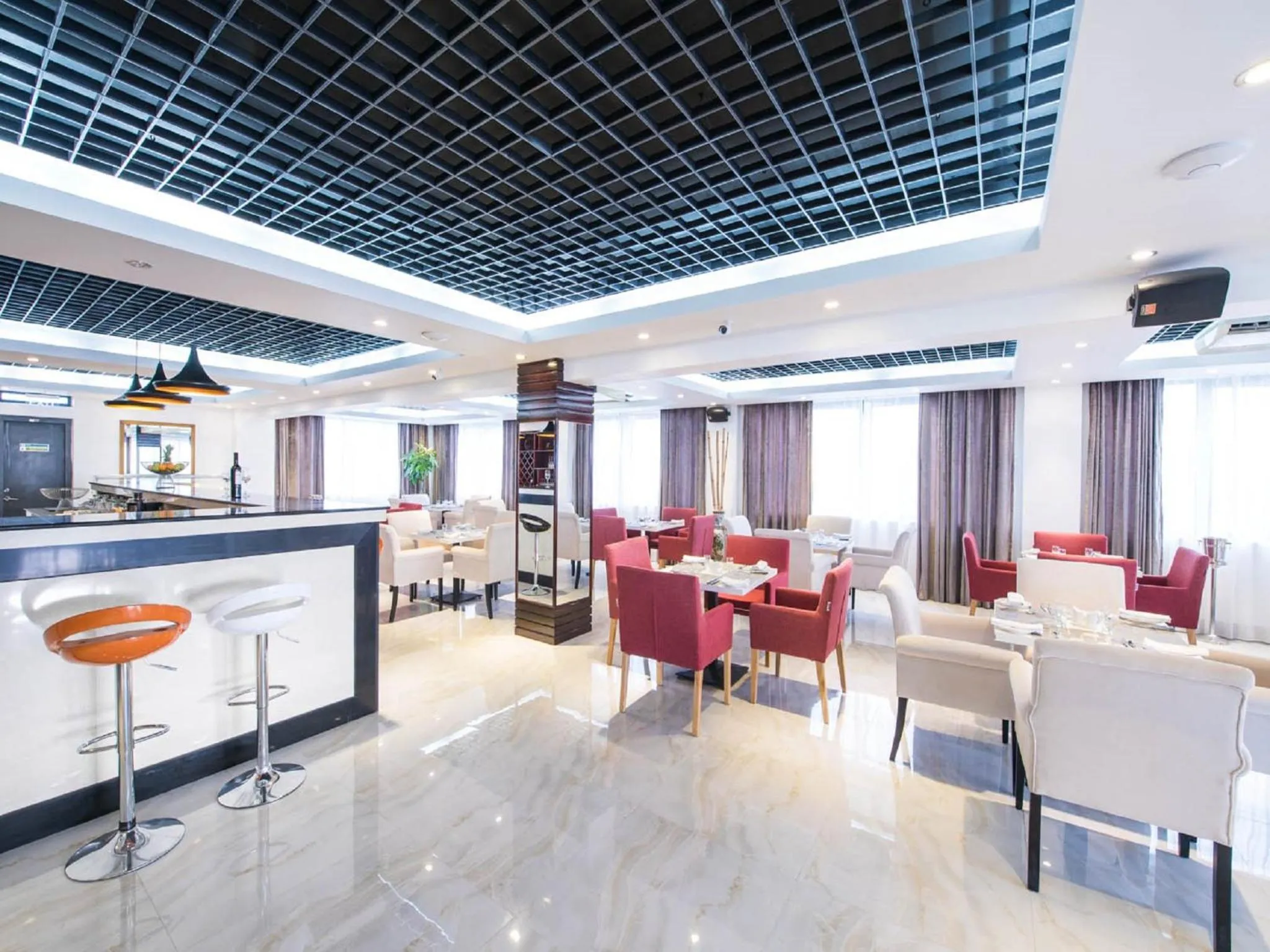 Restaurant/places to eat in Palms Hotel