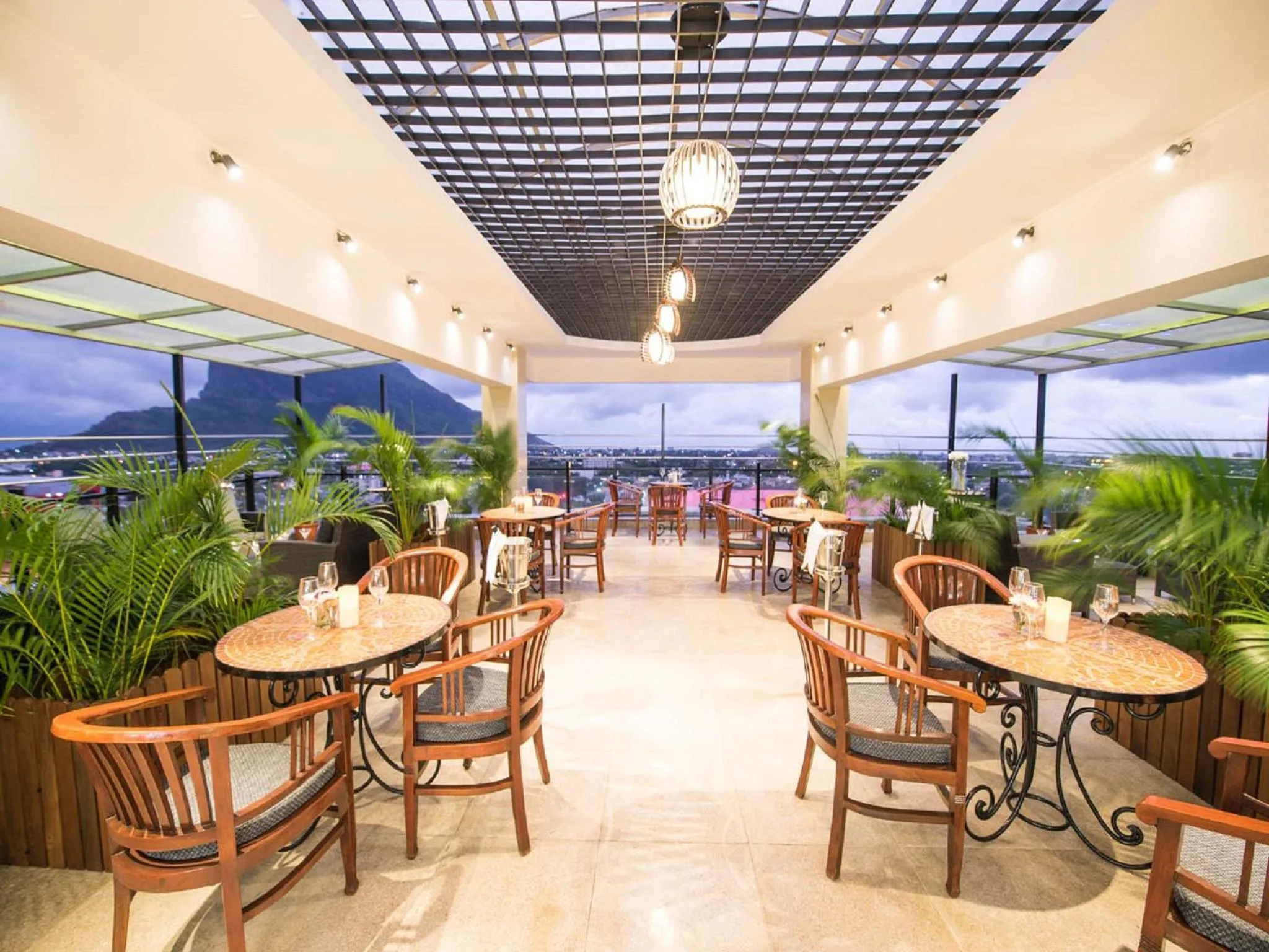 Restaurant/places to eat in Palms Hotel