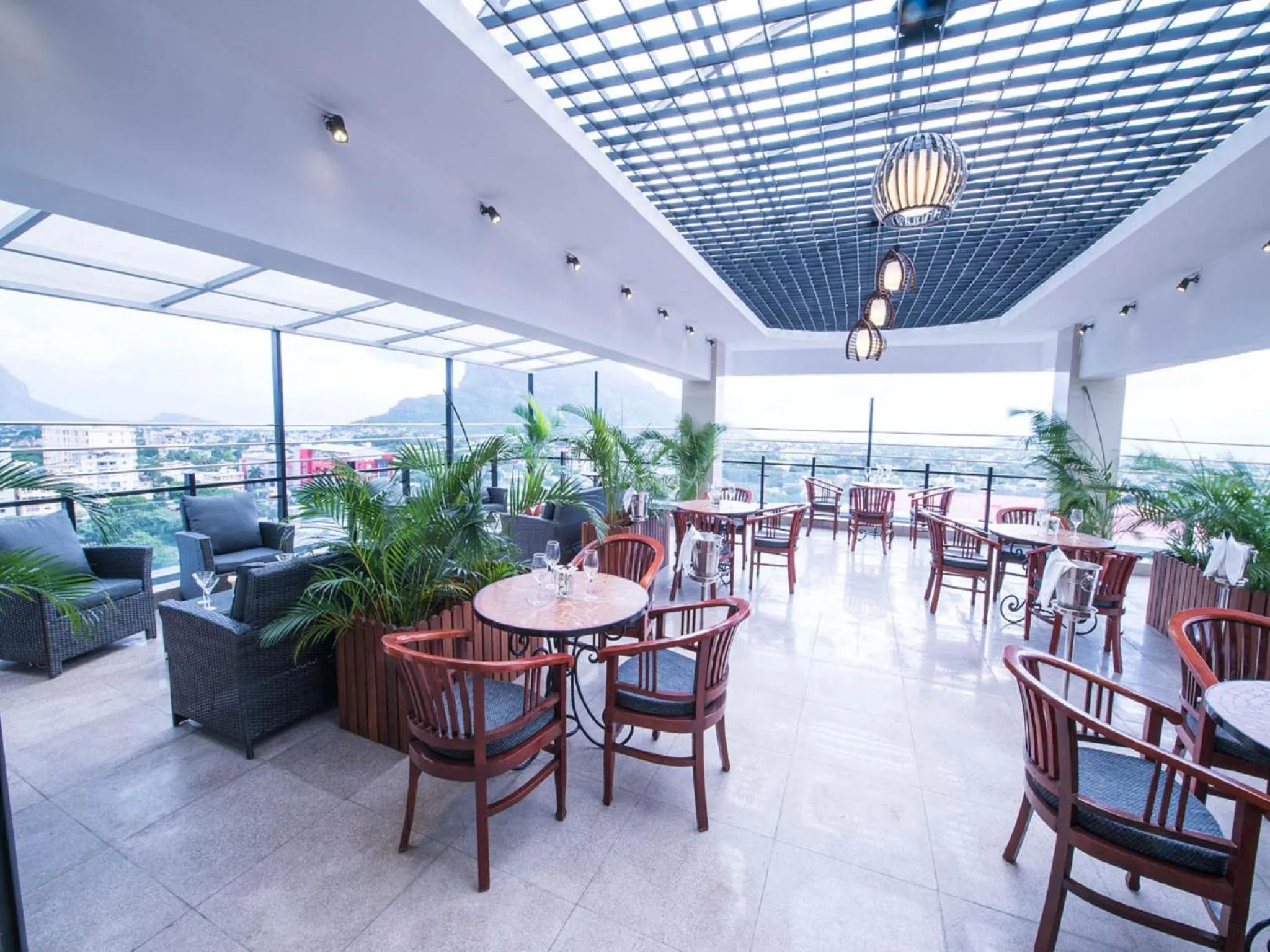 Restaurant/places to eat in Palms Hotel