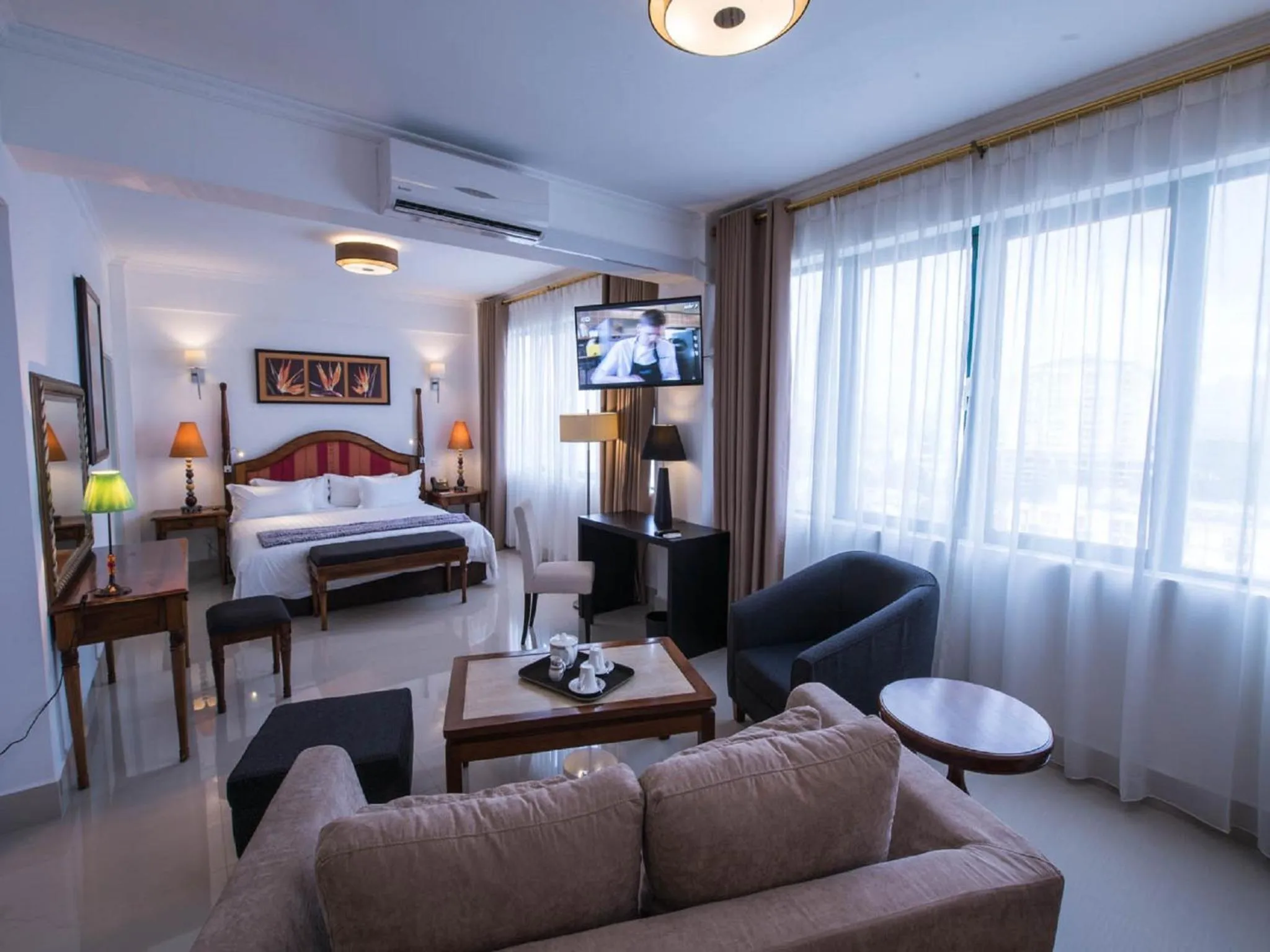 Bedroom in Palms Hotel