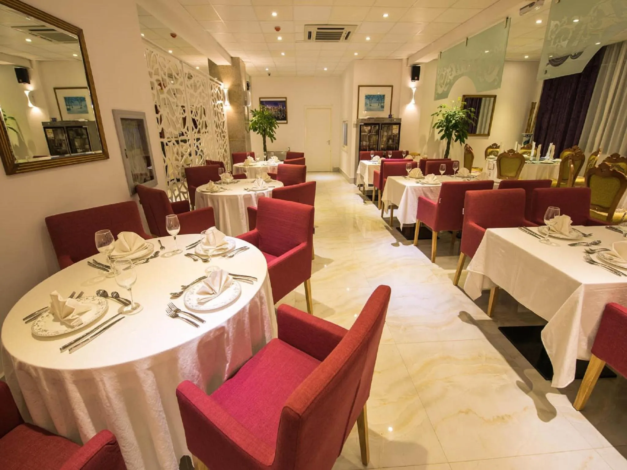 Restaurant/places to eat in Palms Hotel