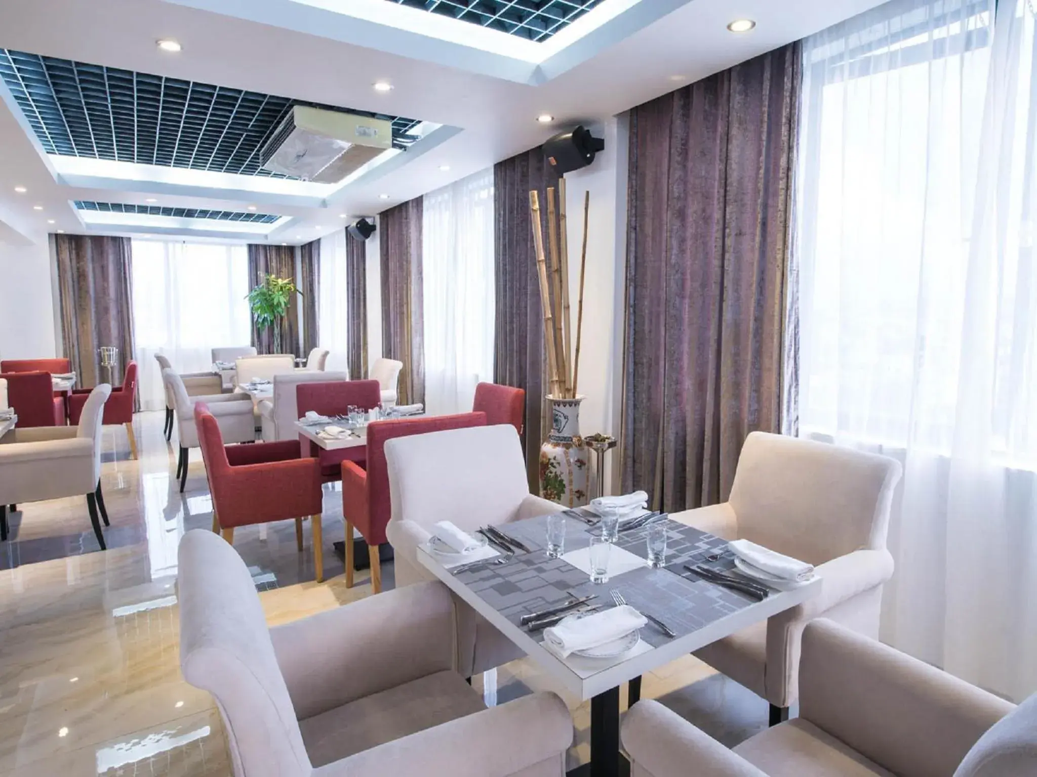 Restaurant/places to eat in Palms Hotel Restaurant/places to eat in Palms Hotel