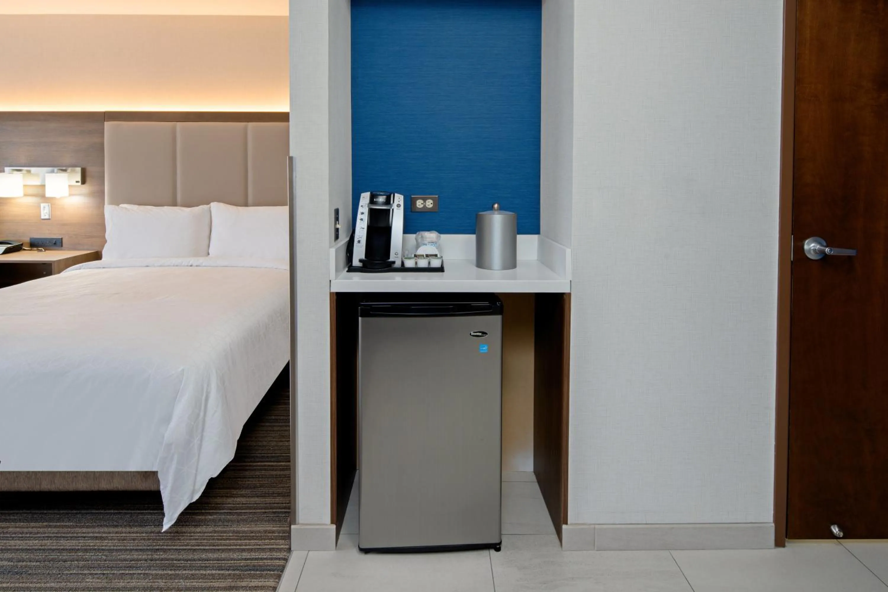 Photo of the whole room, Bed in Holiday Inn Express Hotel & Suites Atascadero by IHG