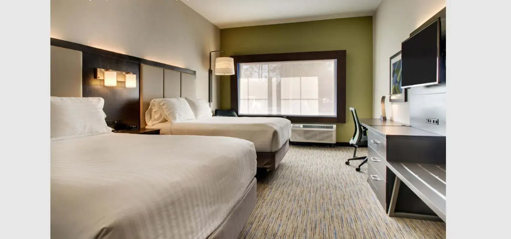 Bed in Holiday Inn Express Hotel & Suites Atascadero by IHG Bed in Holiday Inn Express Hotel & Suites Atascadero by IHG