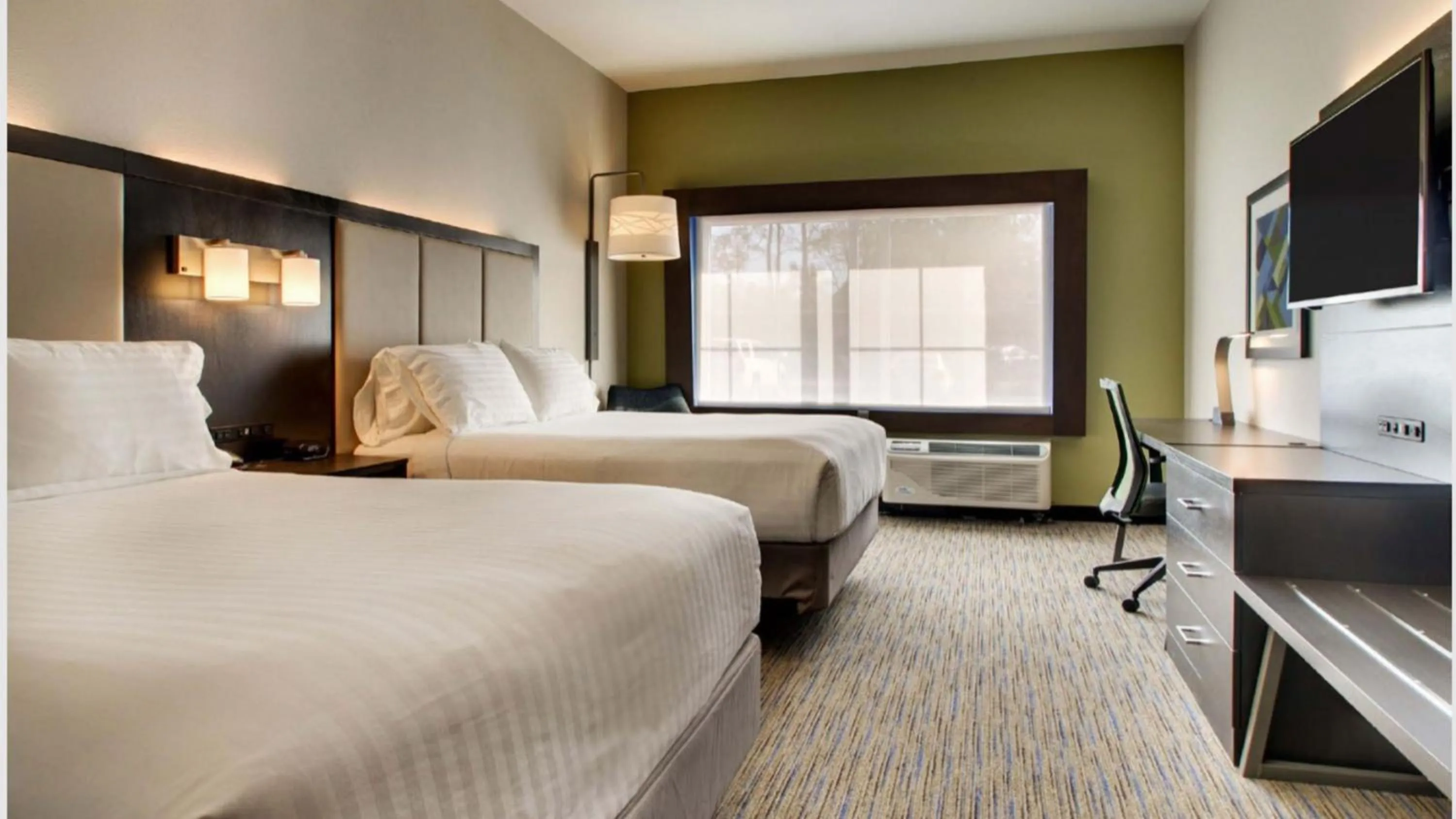 Photo of the whole room, Bed in Holiday Inn Express Hotel & Suites Atascadero by IHG