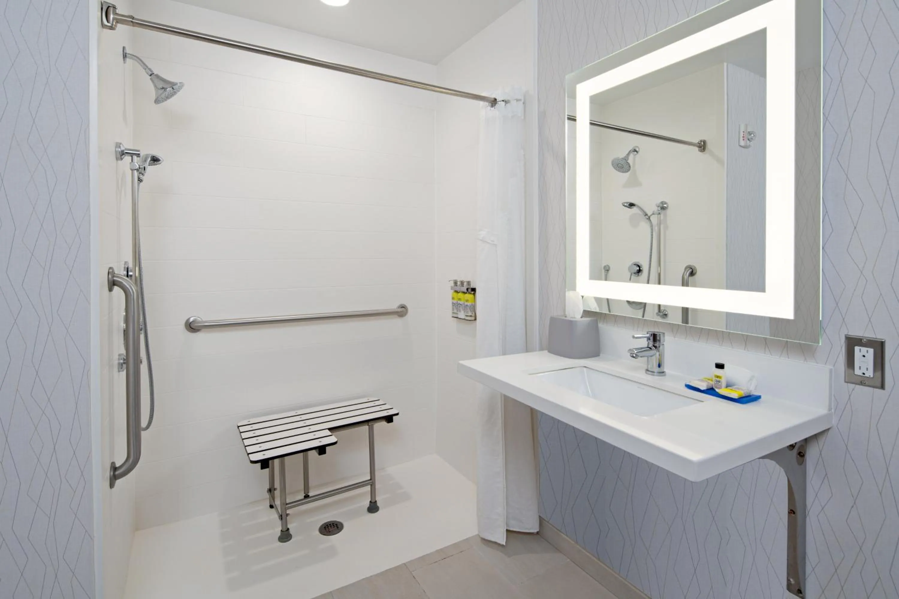 Photo of the whole room in Holiday Inn Express Hotel & Suites Atascadero by IHG