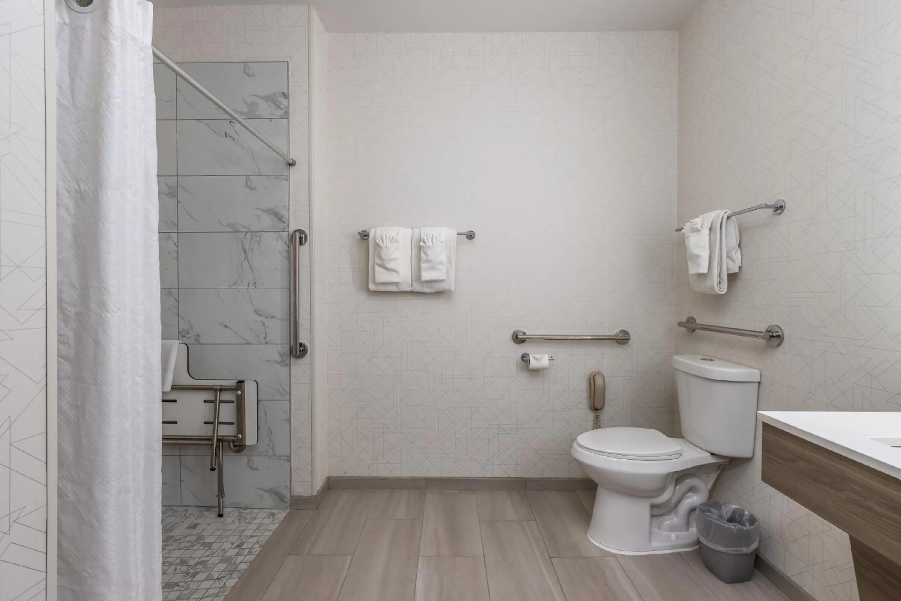 acessibility in Holiday Inn Express Hotel & Suites Vancouver Mall-Portland Area by IHG