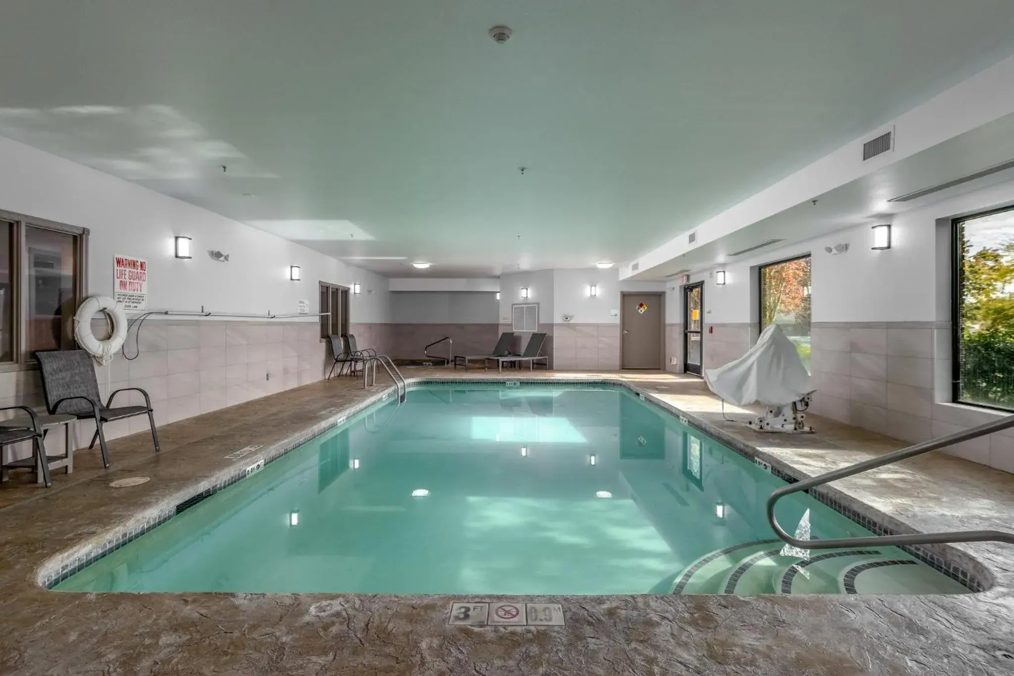 Swimming pool in Holiday Inn Express Hotel & Suites Vancouver Mall-Portland Area by IHG Swimming pool in Holiday Inn Express Hotel & Suites Vancouver Mall-Portland Area by IHG