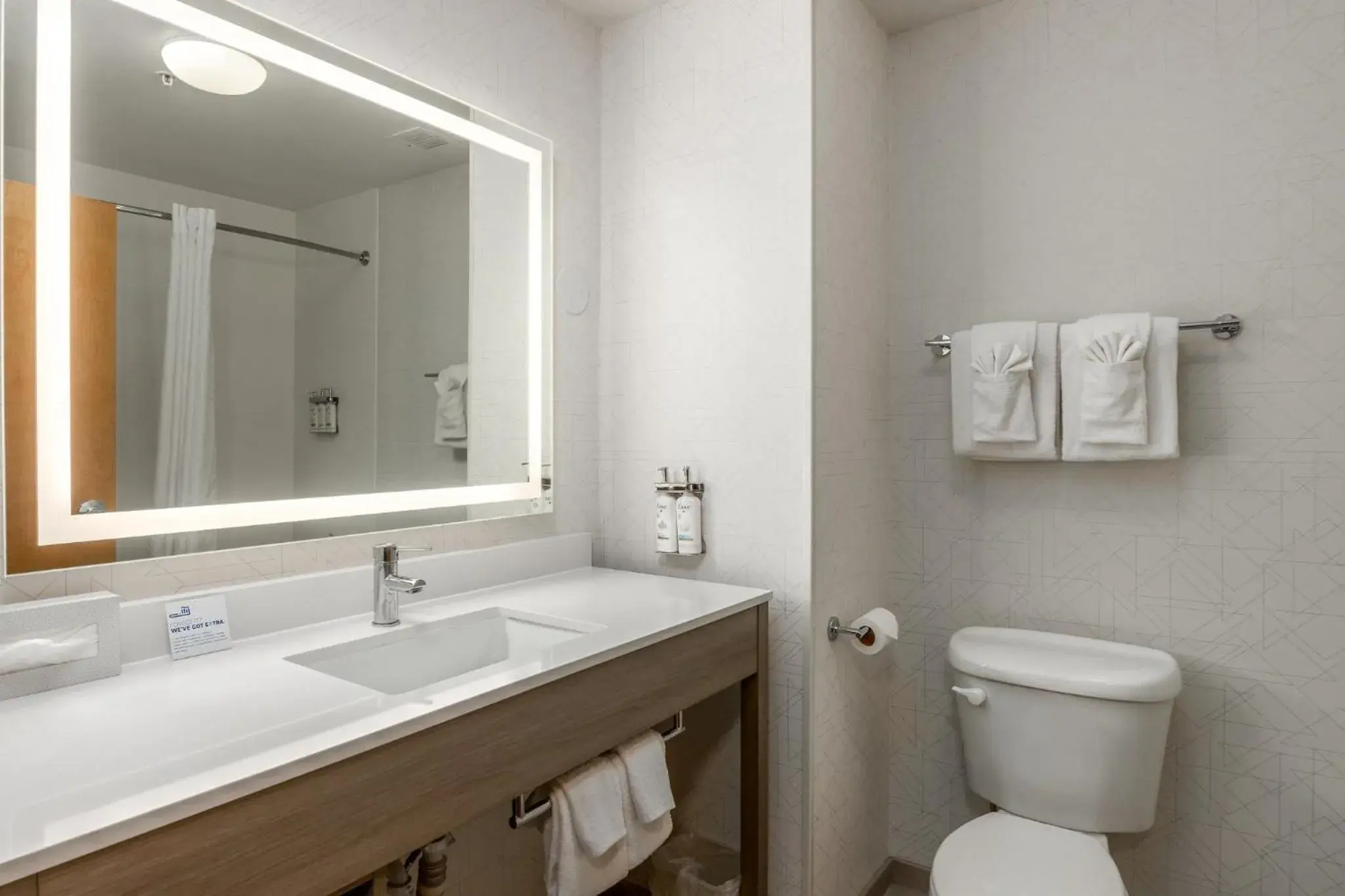King Suite with Communication Mobility Accessible Tub in Holiday Inn Express Hotel & Suites Vancouver Mall-Portland Area by IHG King Suite with Communication Mobility Accessible Tub in Holiday Inn Express Hotel & Suites Vancouver Mall-Portland Area by IHG