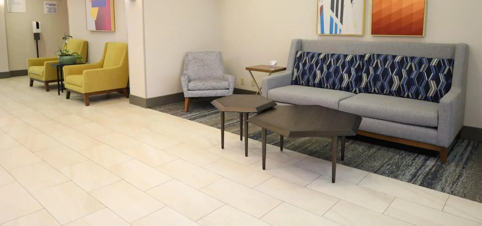 Property building in Holiday Inn Express Hotel & Suites Vancouver Mall-Portland Area by IHG Property building in Holiday Inn Express Hotel & Suites Vancouver Mall-Portland Area by IHG