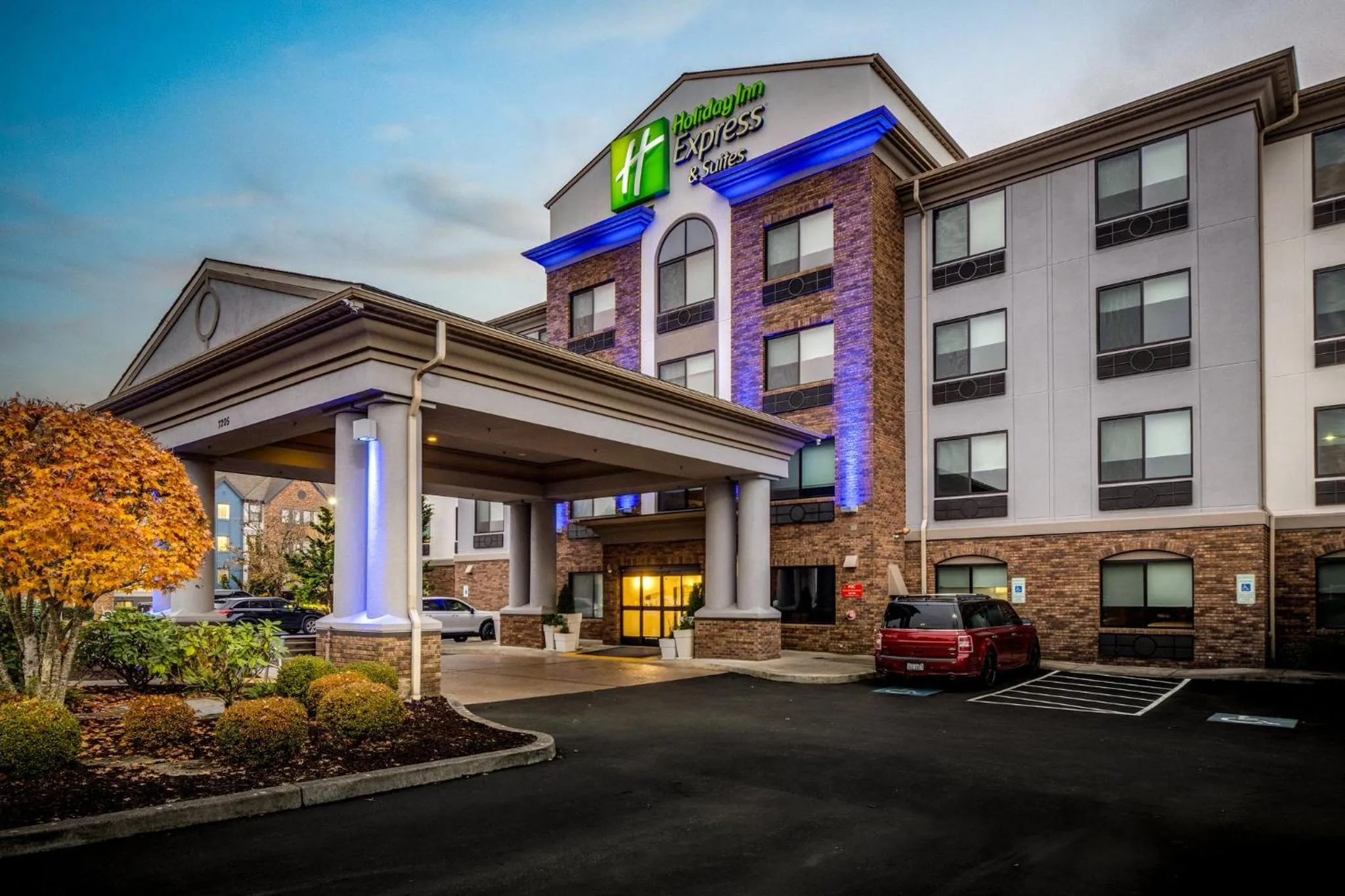 Property building in Holiday Inn Express Hotel & Suites Vancouver Mall-Portland Area by IHG
