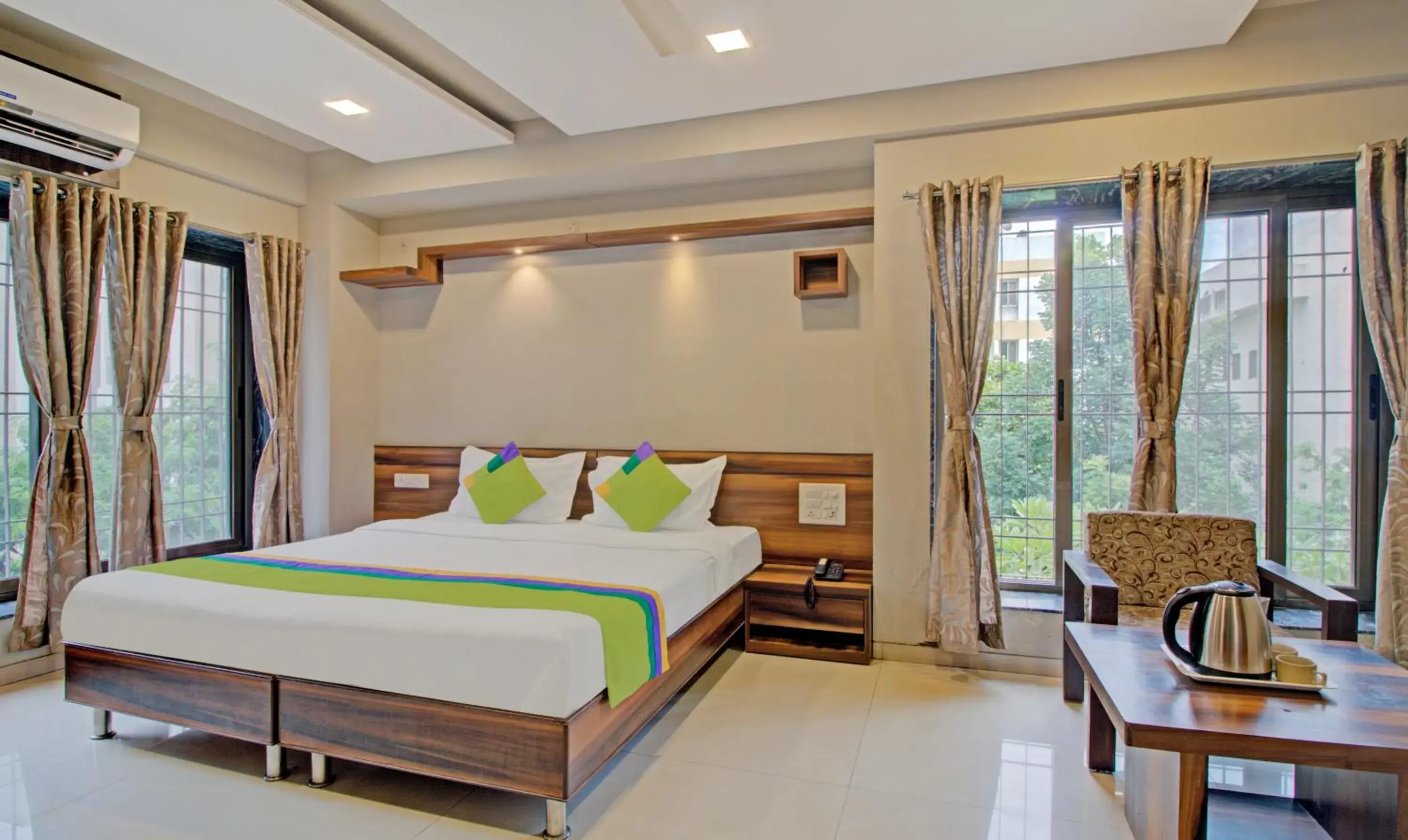 Photo of the whole room, Bed in Treebo Sumati Baner Photo of the whole room, Bed in Treebo Sumati Baner