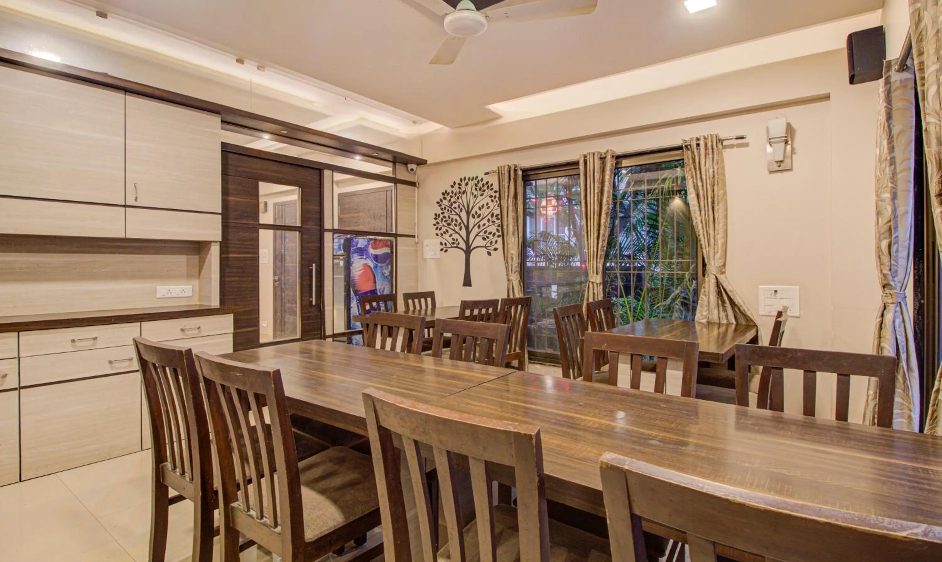 Dining area in Treebo Sumati Baner