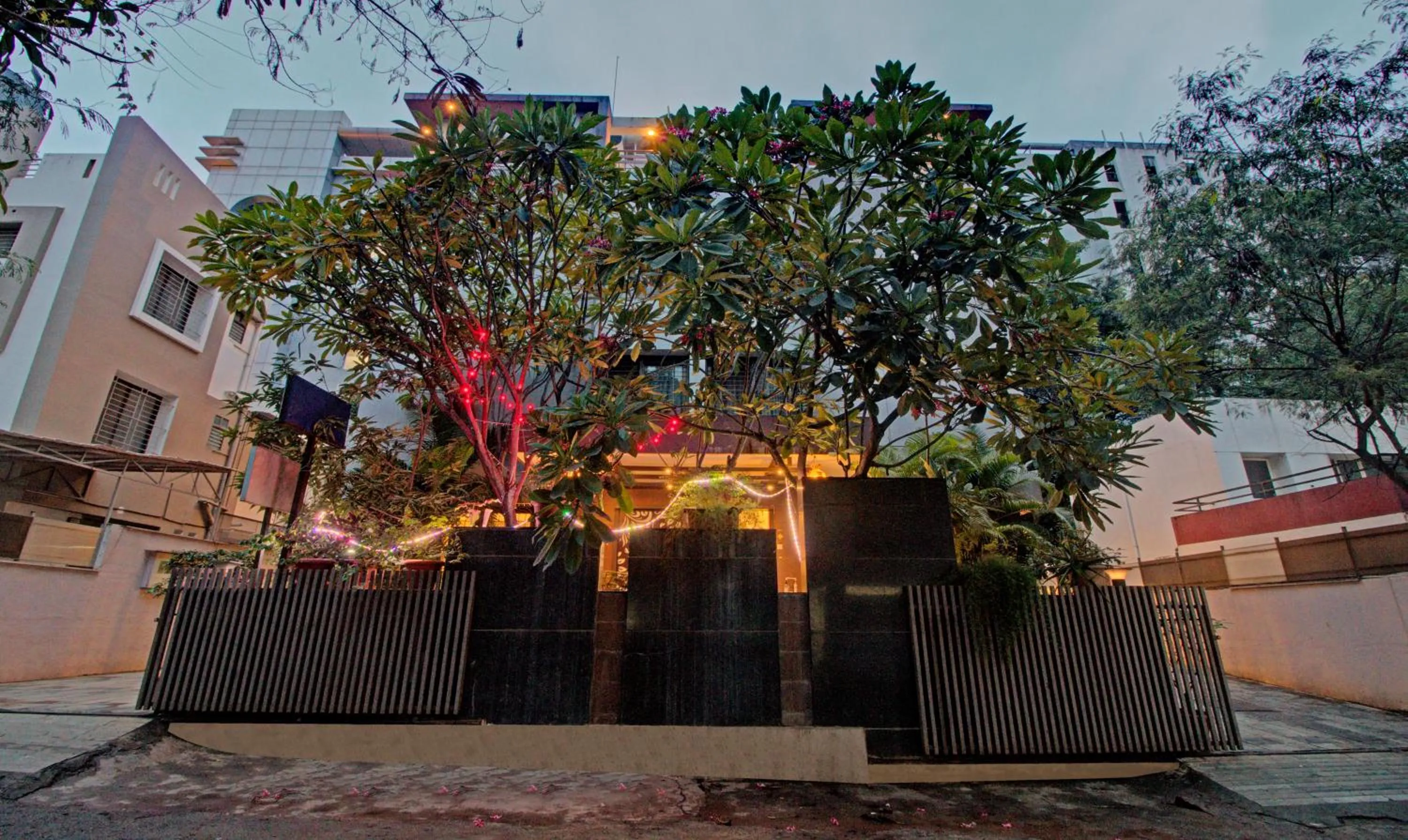 Facade/entrance in Treebo Sumati Baner