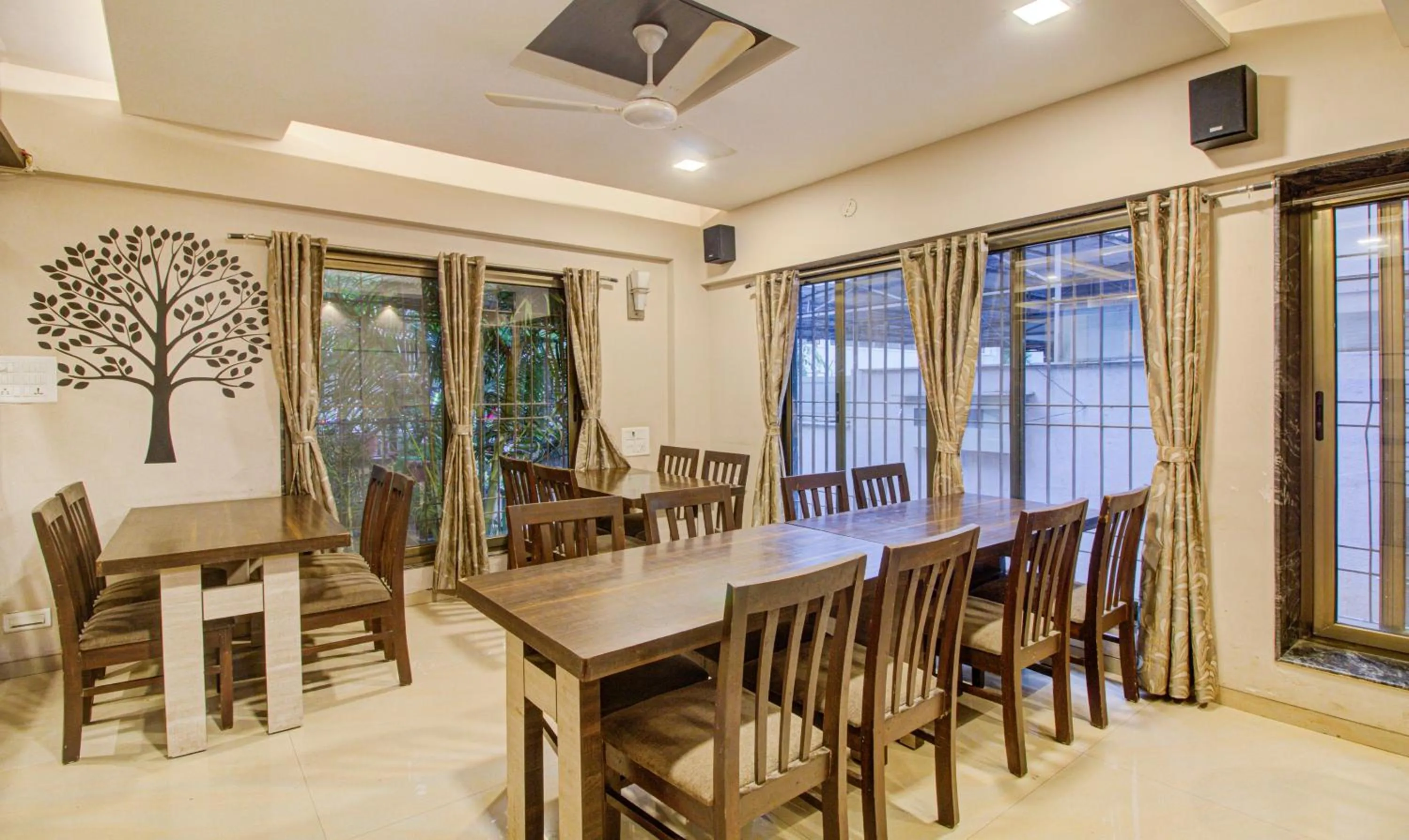 Dining area in Treebo Sumati Baner