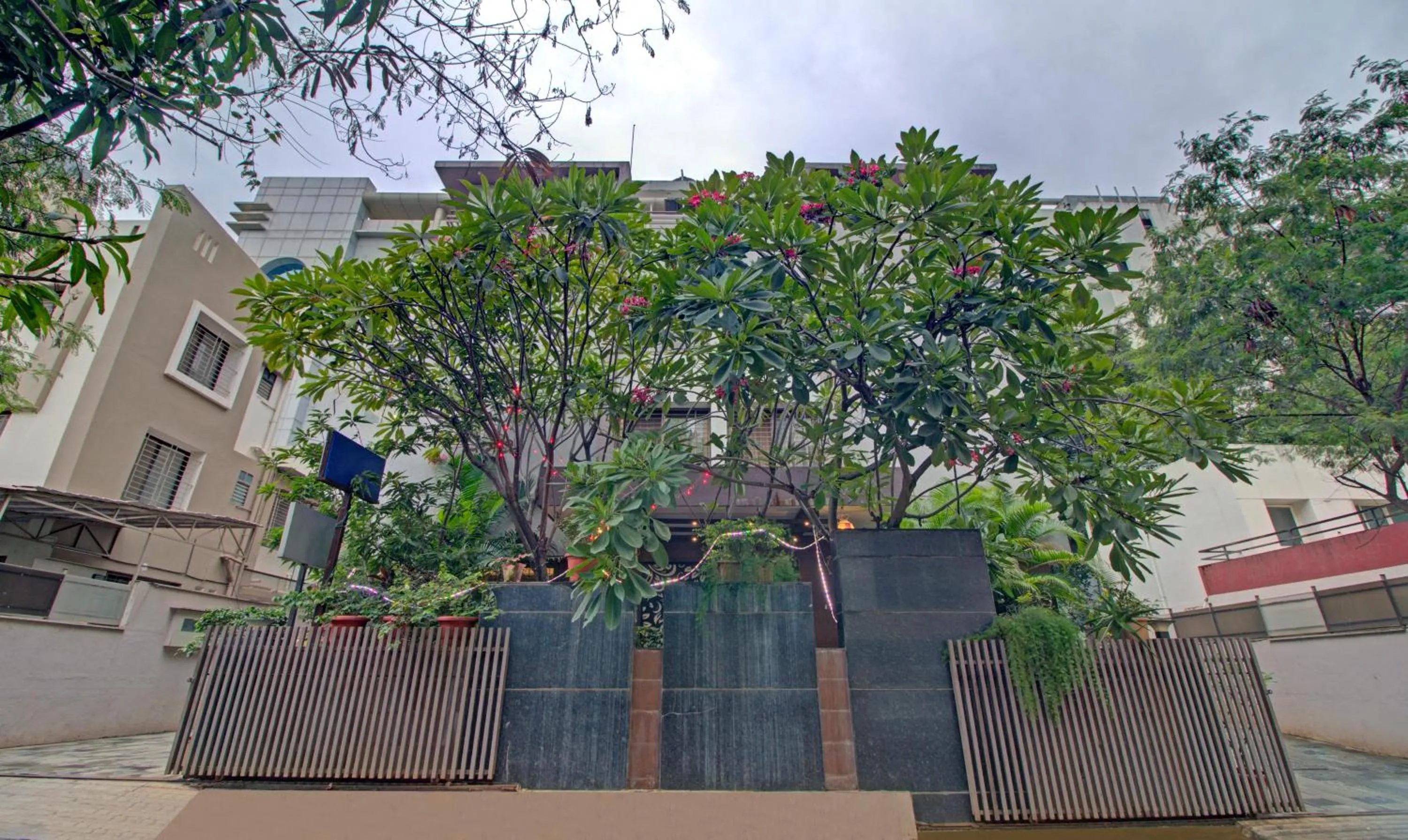 Facade/entrance in Treebo Sumati Baner