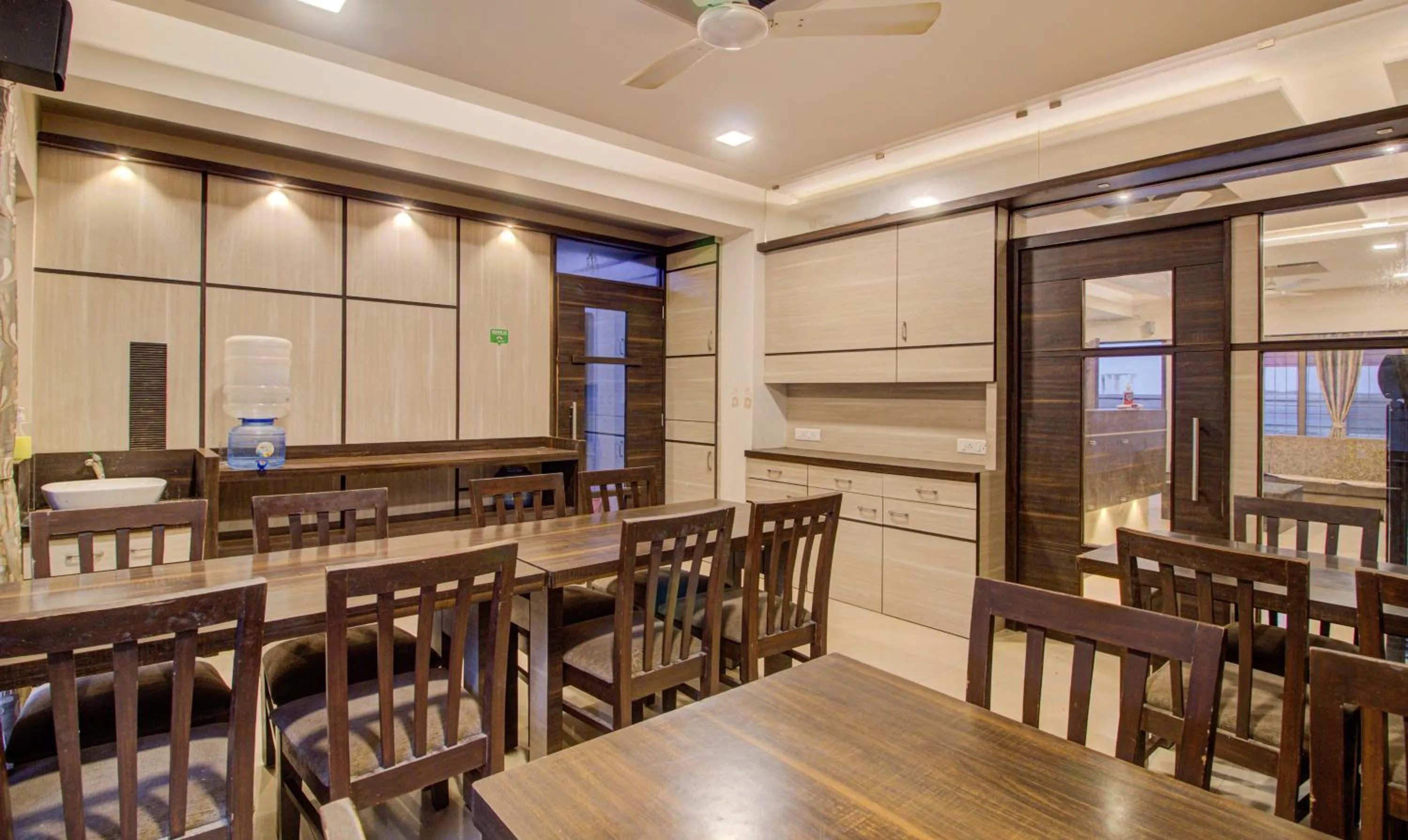 Dining area in Treebo Sumati Baner