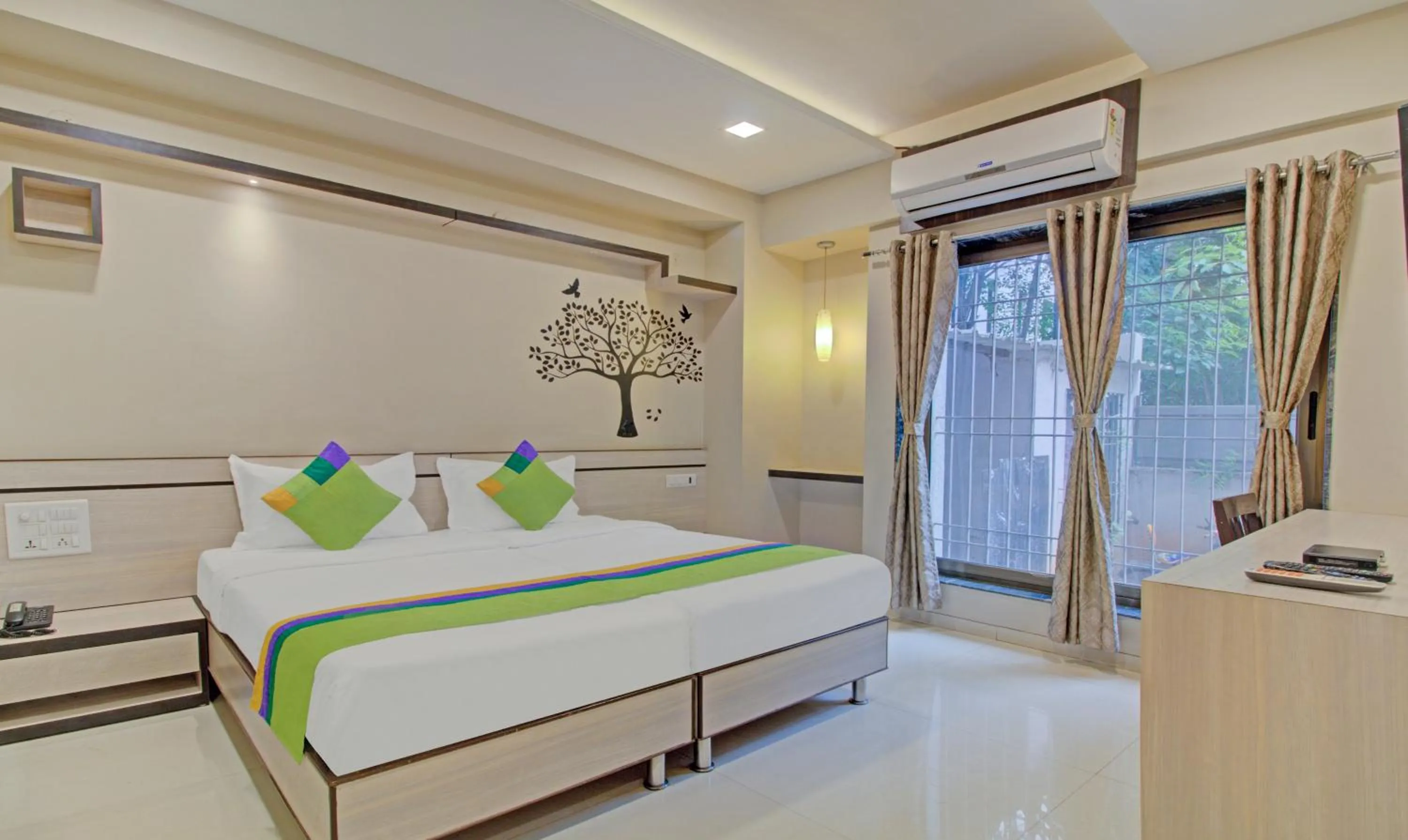 Photo of the whole room, Bed in Treebo Sumati Baner