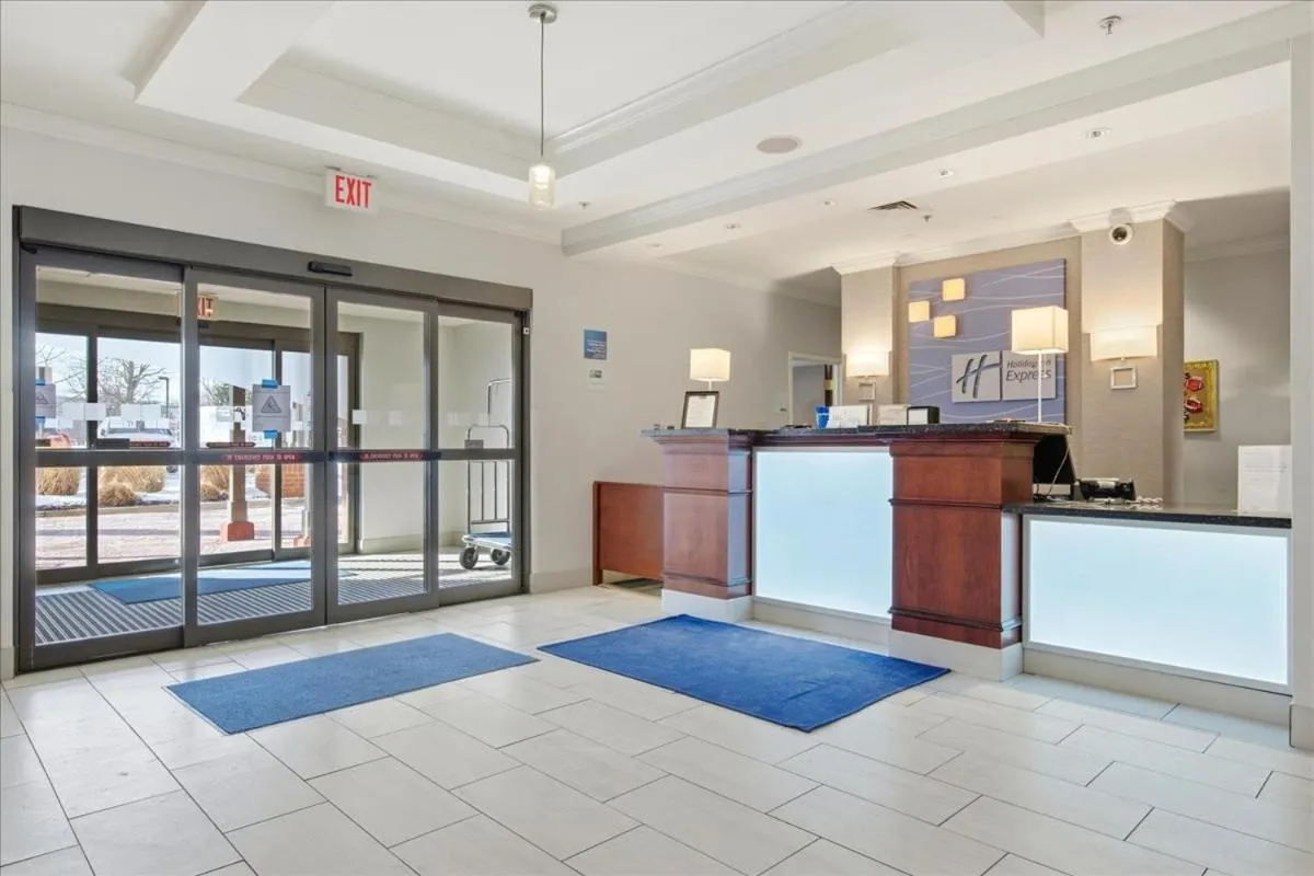 Lobby or reception in Holiday Inn Express & Suites Bethlehem Airport-Allentown Area