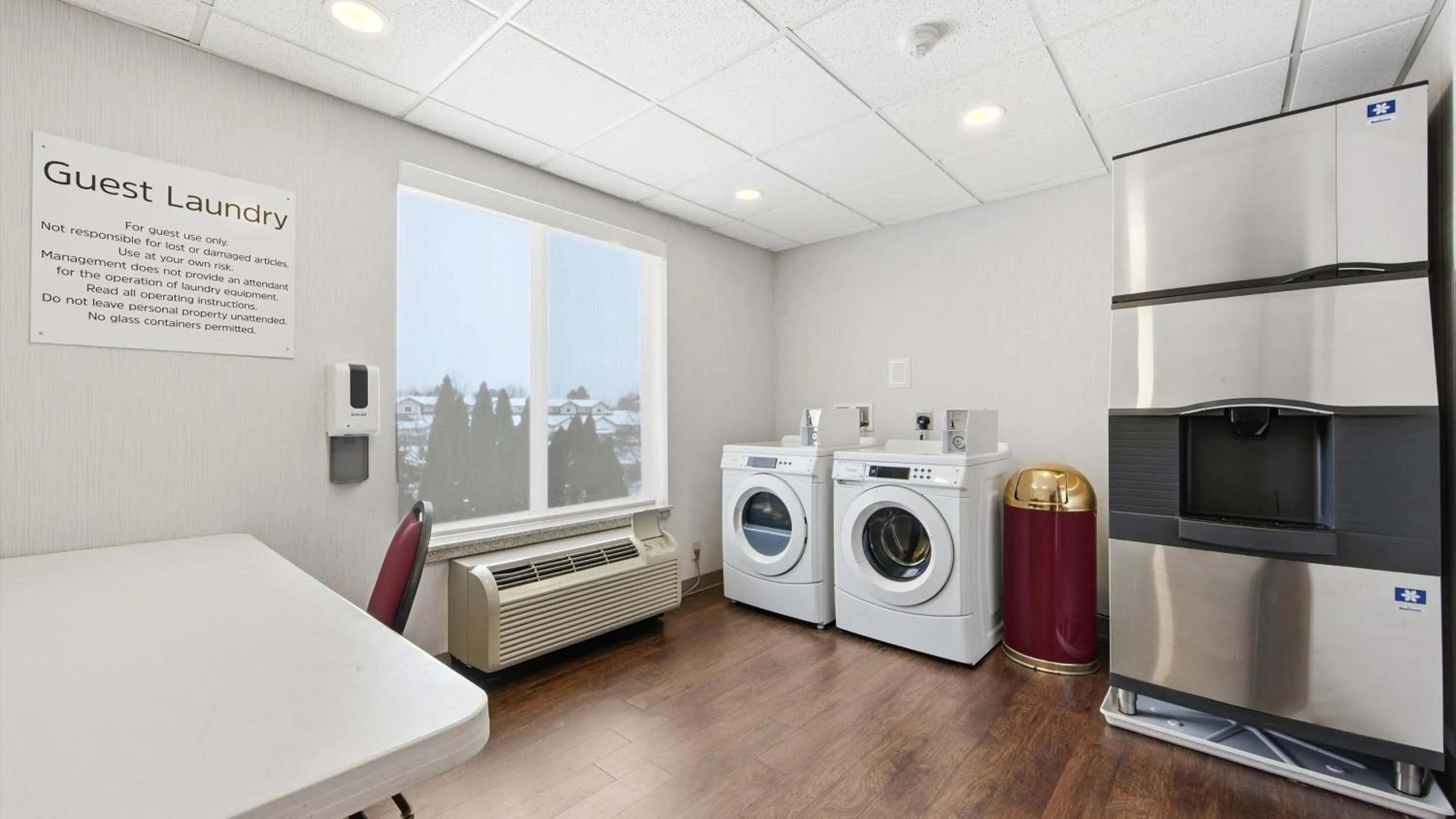 Lobby or reception, Bed in Holiday Inn Express & Suites Bethlehem Airport-Allentown Area