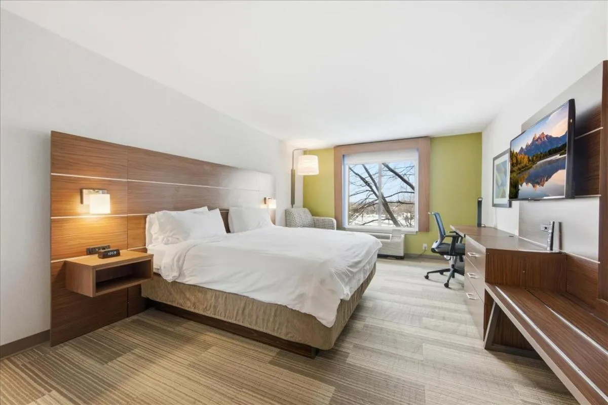 Bedroom, Bed in Holiday Inn Express & Suites Bethlehem Airport-Allentown Area