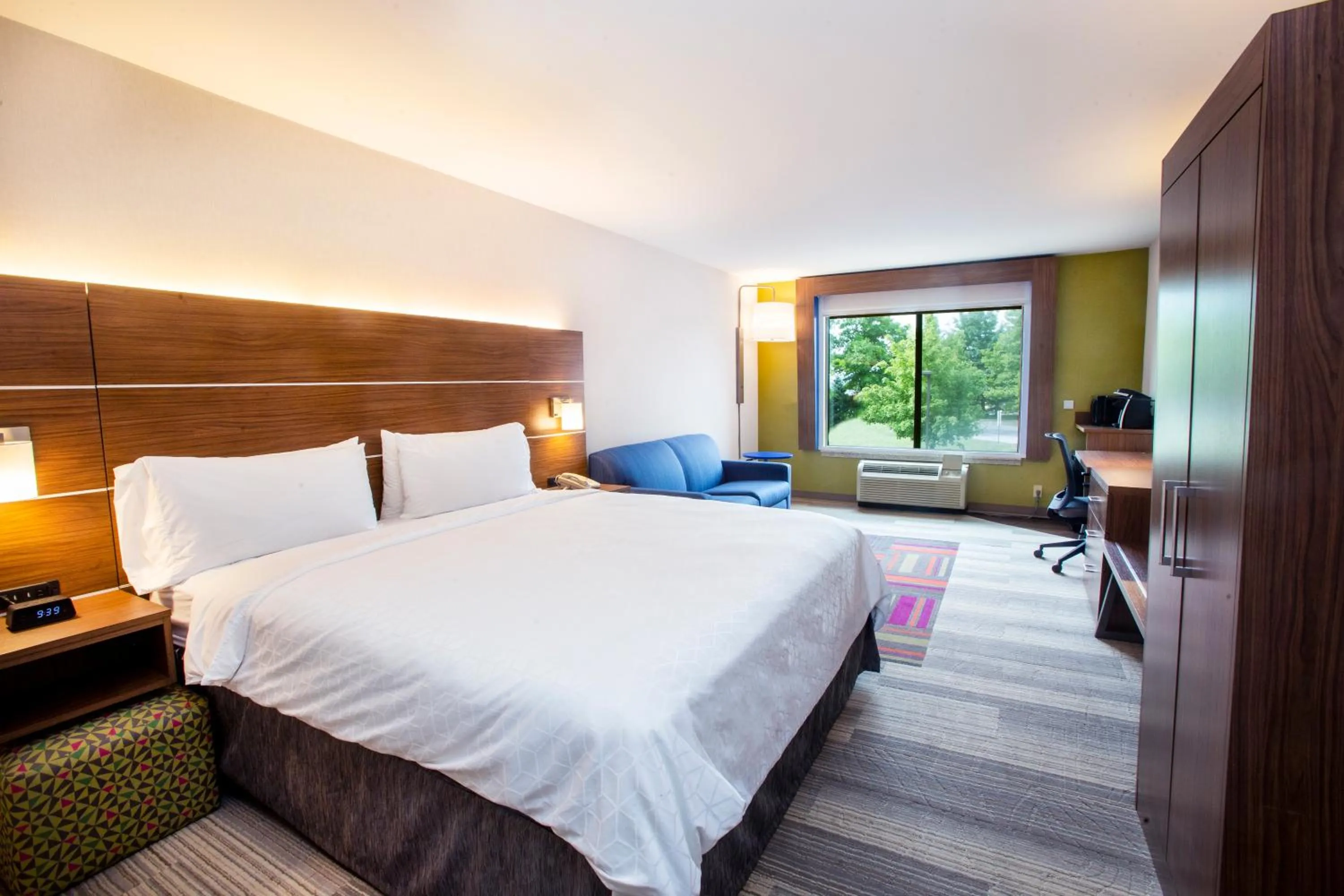 Bedroom, Bed in Holiday Inn Express & Suites Bethlehem Arpt-Allentown Area