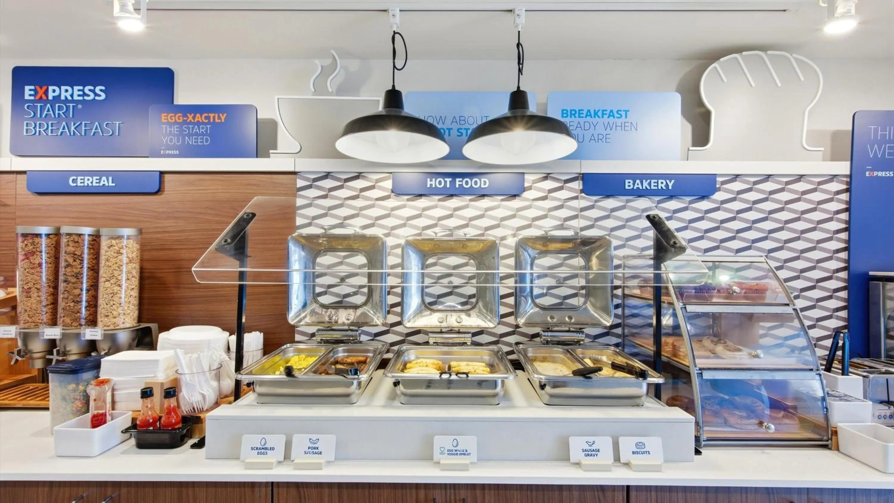 Breakfast in Holiday Inn Express & Suites Bethlehem Airport-Allentown Area