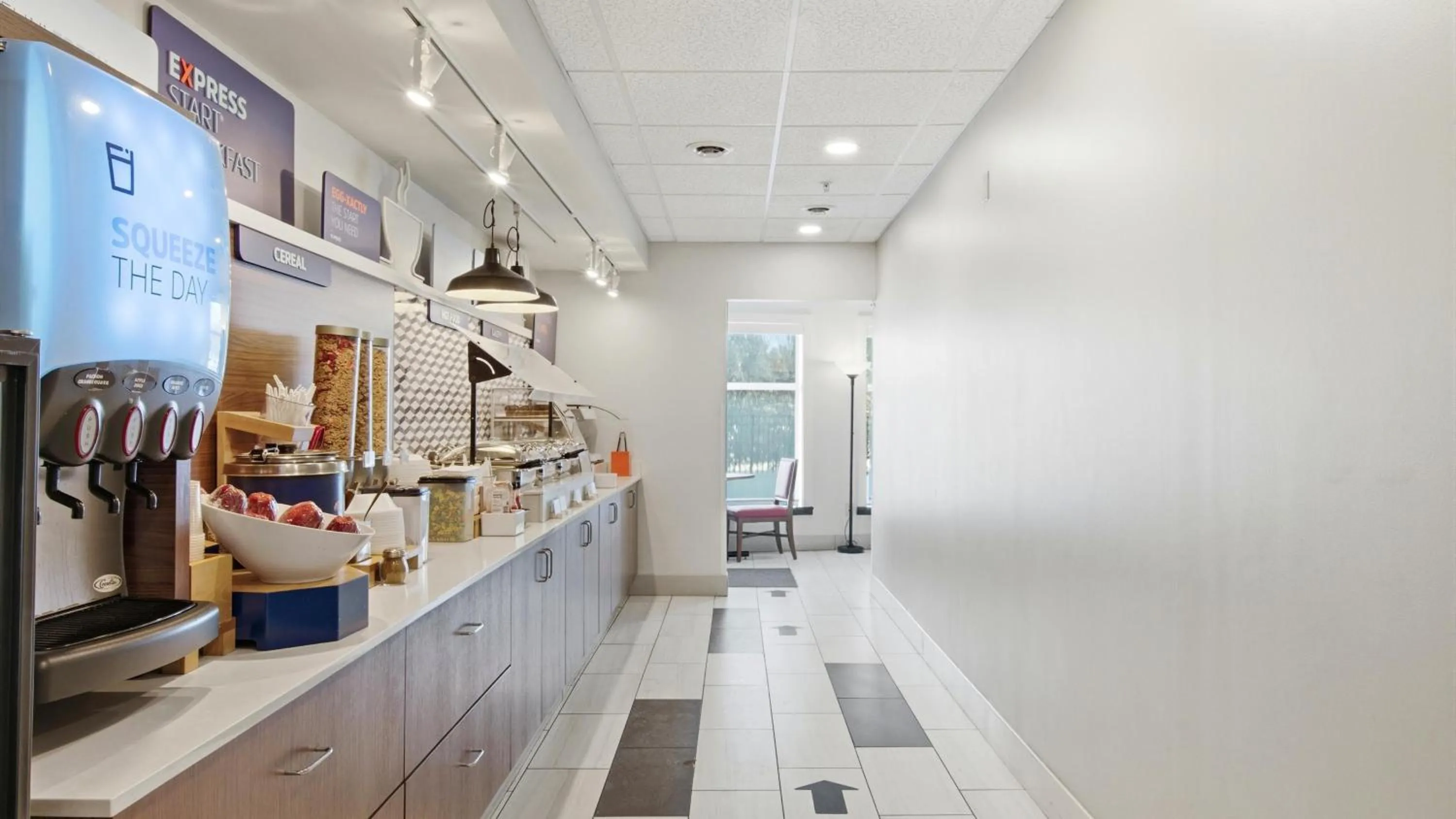 Breakfast in Holiday Inn Express & Suites Bethlehem Airport-Allentown Area