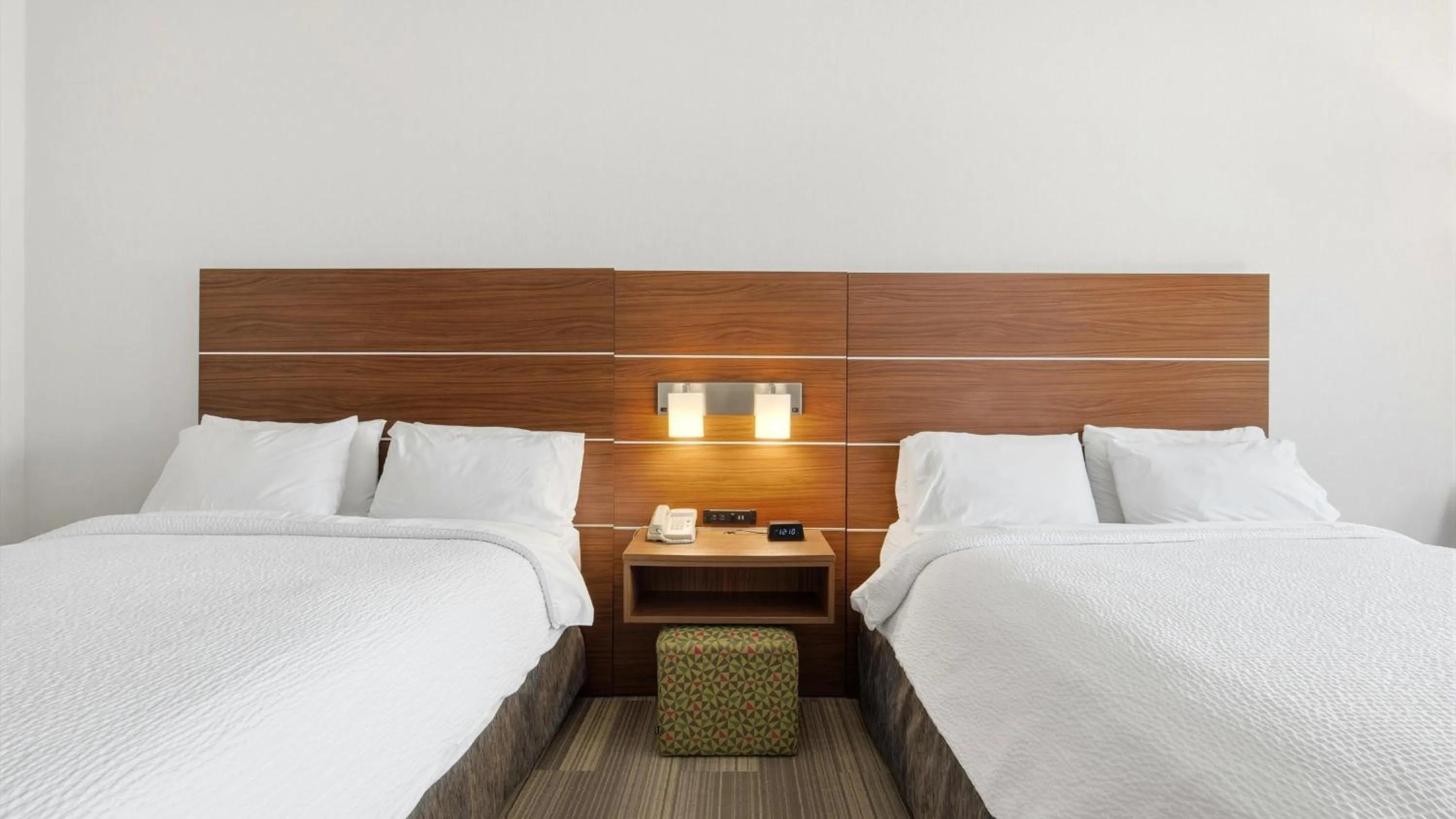 Photo of the whole room, Bed in Holiday Inn Express & Suites Bethlehem Airport-Allentown Area