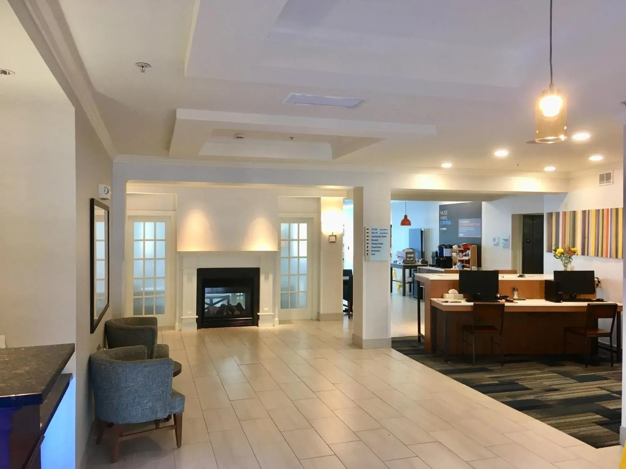 Property building in Holiday Inn Express & Suites Bethlehem Airport-Allentown Area Property building in Holiday Inn Express & Suites Bethlehem Airport-Allentown Area