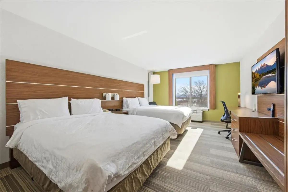 Bedroom, Bed in Holiday Inn Express & Suites Bethlehem Airport-Allentown Area Bedroom, Bed in Holiday Inn Express & Suites Bethlehem Airport-Allentown Area