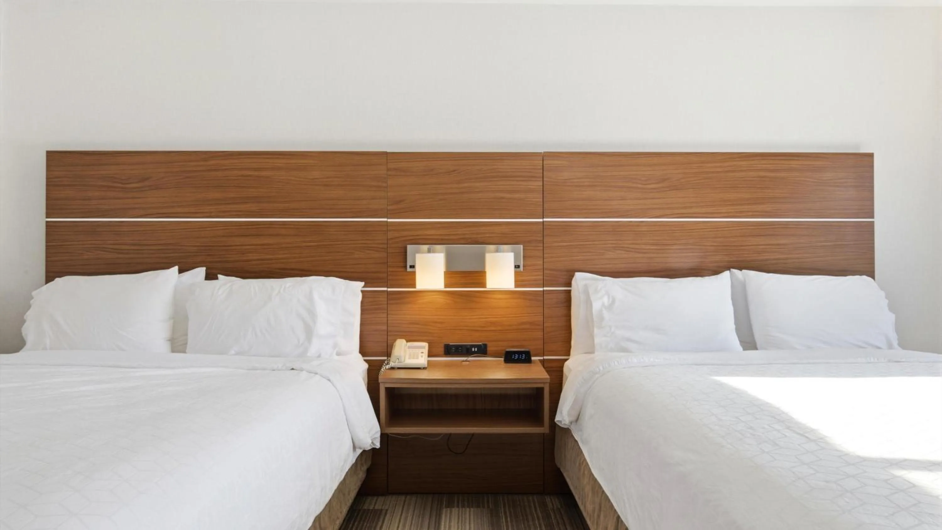 Photo of the whole room, Bed in Holiday Inn Express & Suites Bethlehem Airport-Allentown Area