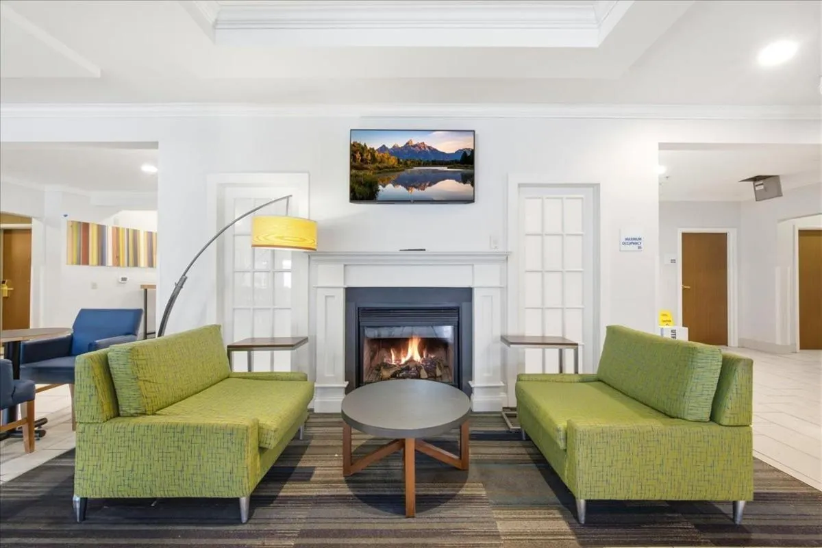 Lobby or reception in Holiday Inn Express & Suites Bethlehem Airport-Allentown Area