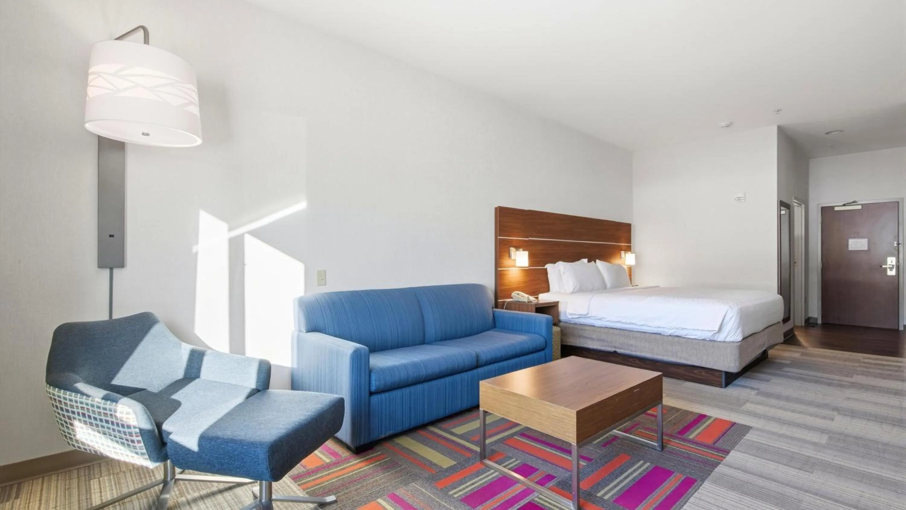 Photo of the whole room, Bed in Holiday Inn Express & Suites Bethlehem Airport-Allentown Area