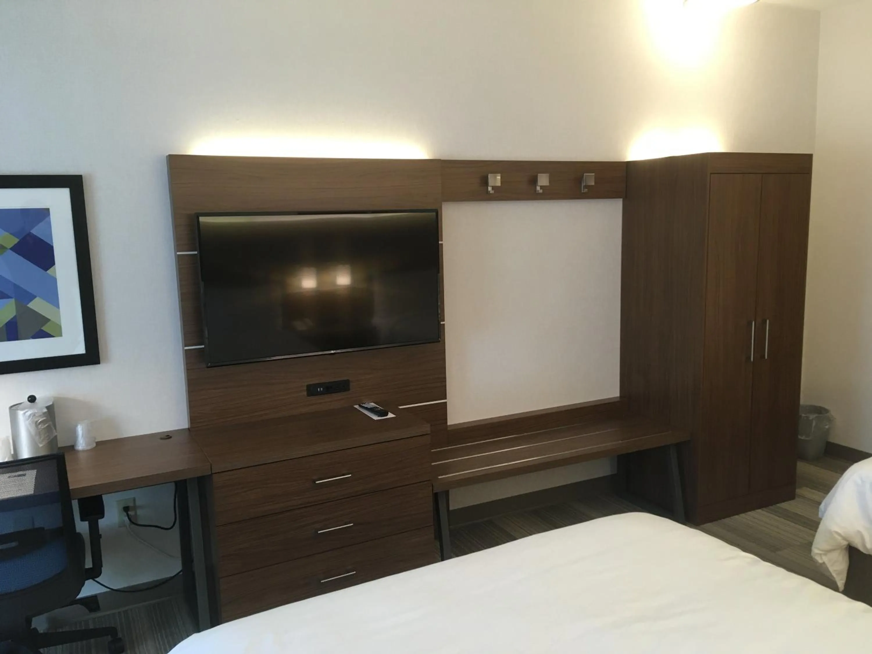 Photo of the whole room, Bed in Holiday Inn Express & Suites Bethlehem Arpt-Allentown Area