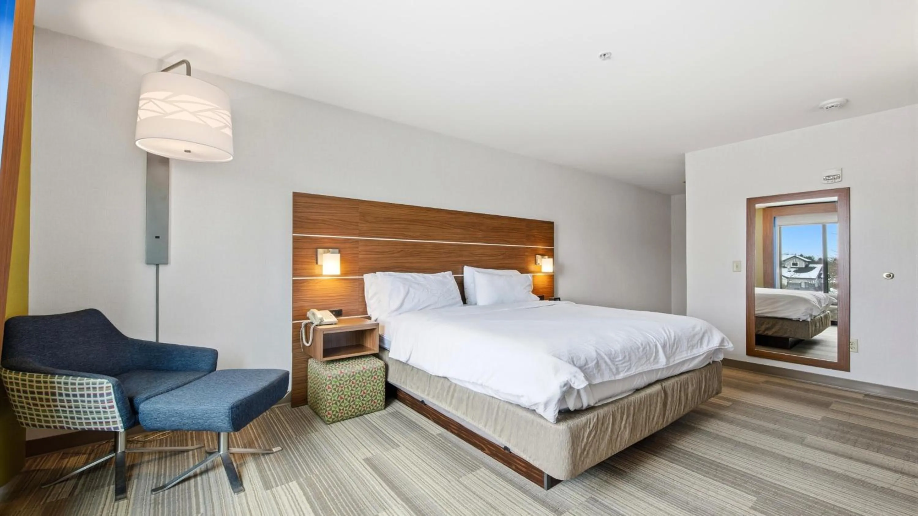 Photo of the whole room, Bed in Holiday Inn Express & Suites Bethlehem Airport-Allentown Area