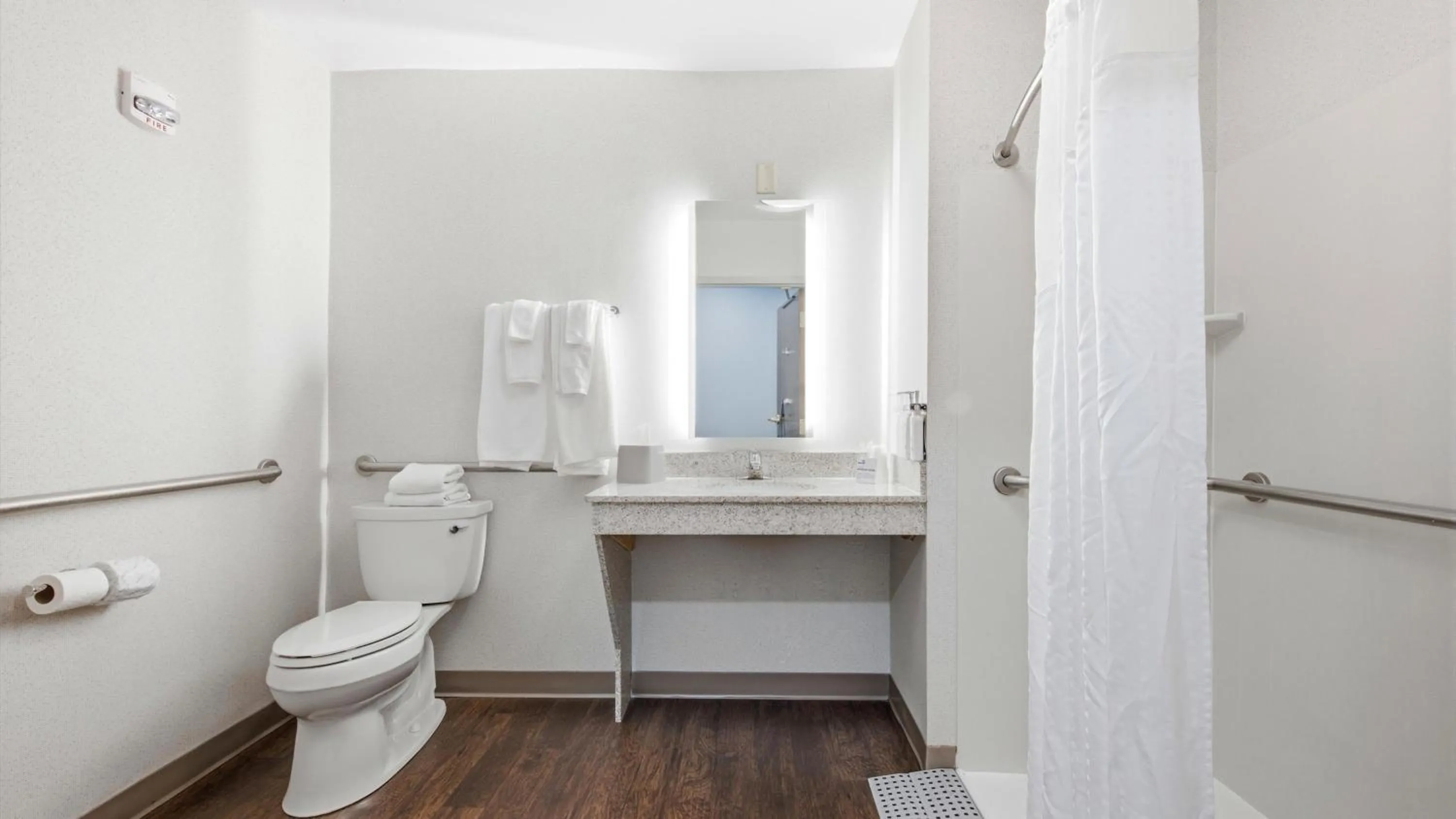 Bathroom in Holiday Inn Express & Suites Bethlehem Airport-Allentown Area