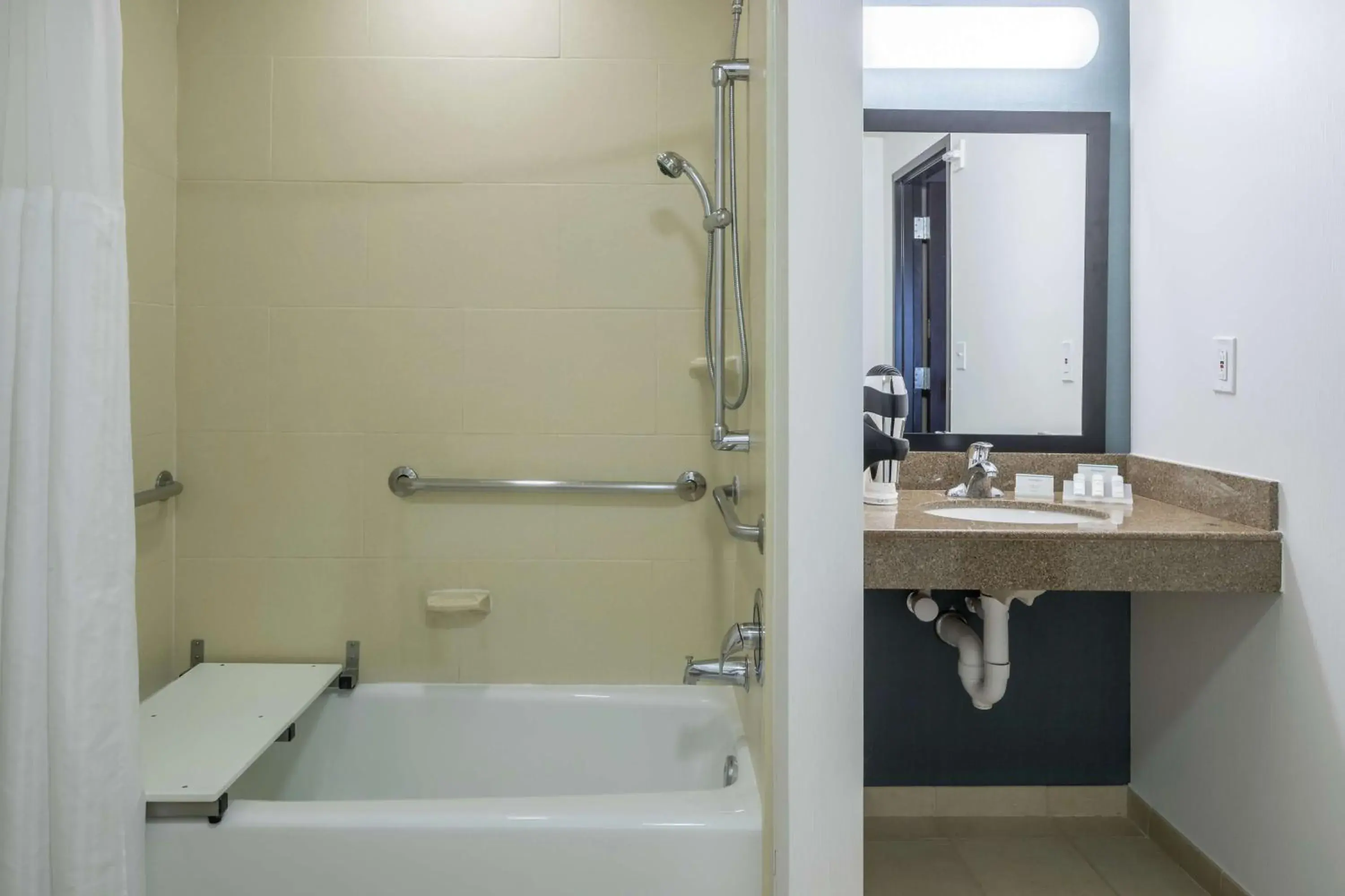 Bathroom in Hilton Garden Inn DFW North Grapevine Bathroom in Hilton Garden Inn DFW North Grapevine