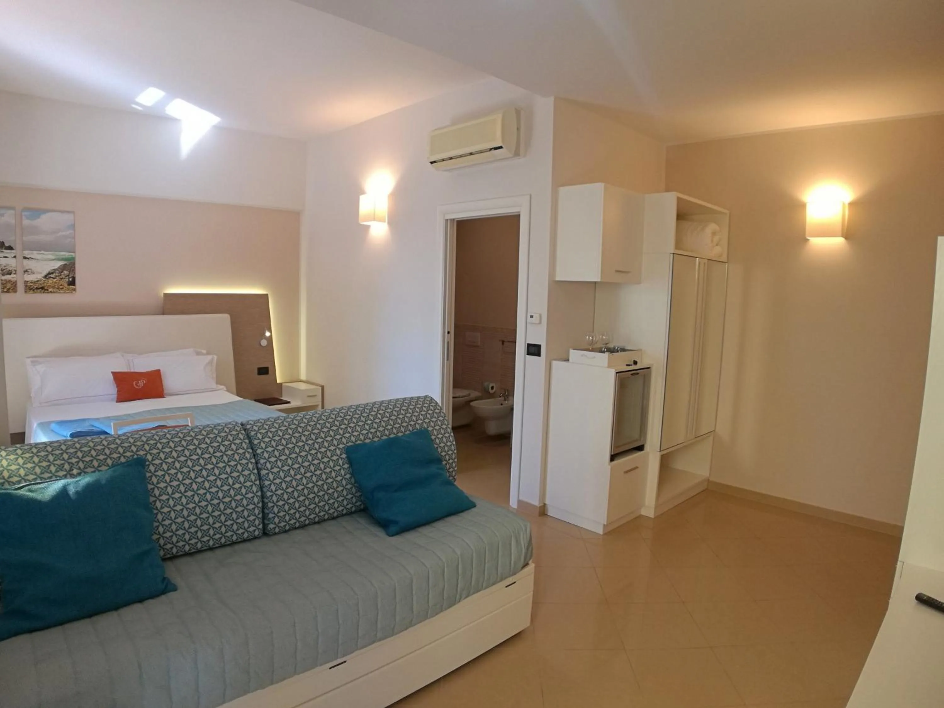 Bathroom, Bed in Hotel Residence Piccolo