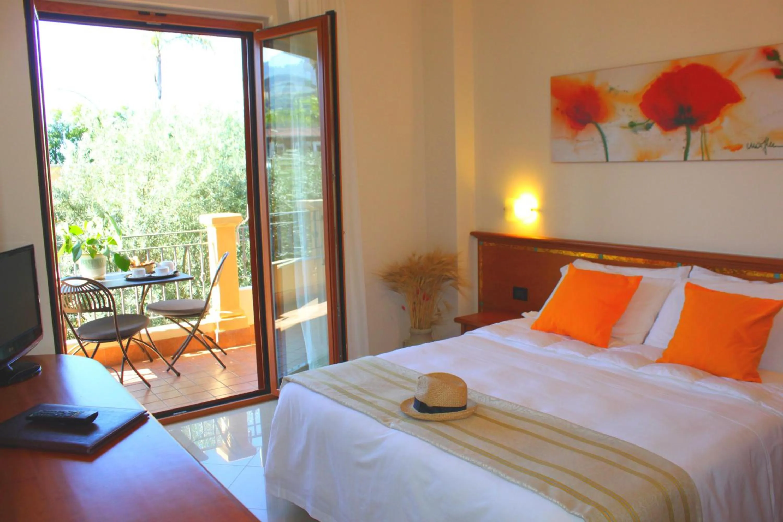 Balcony/Terrace, Bed in Hotel Residence Piccolo