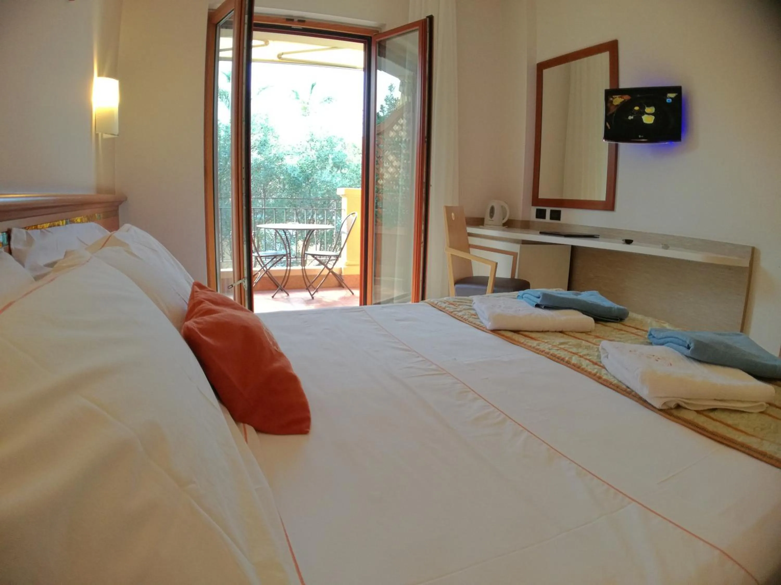 TV and multimedia, Bed in Hotel Residence Piccolo