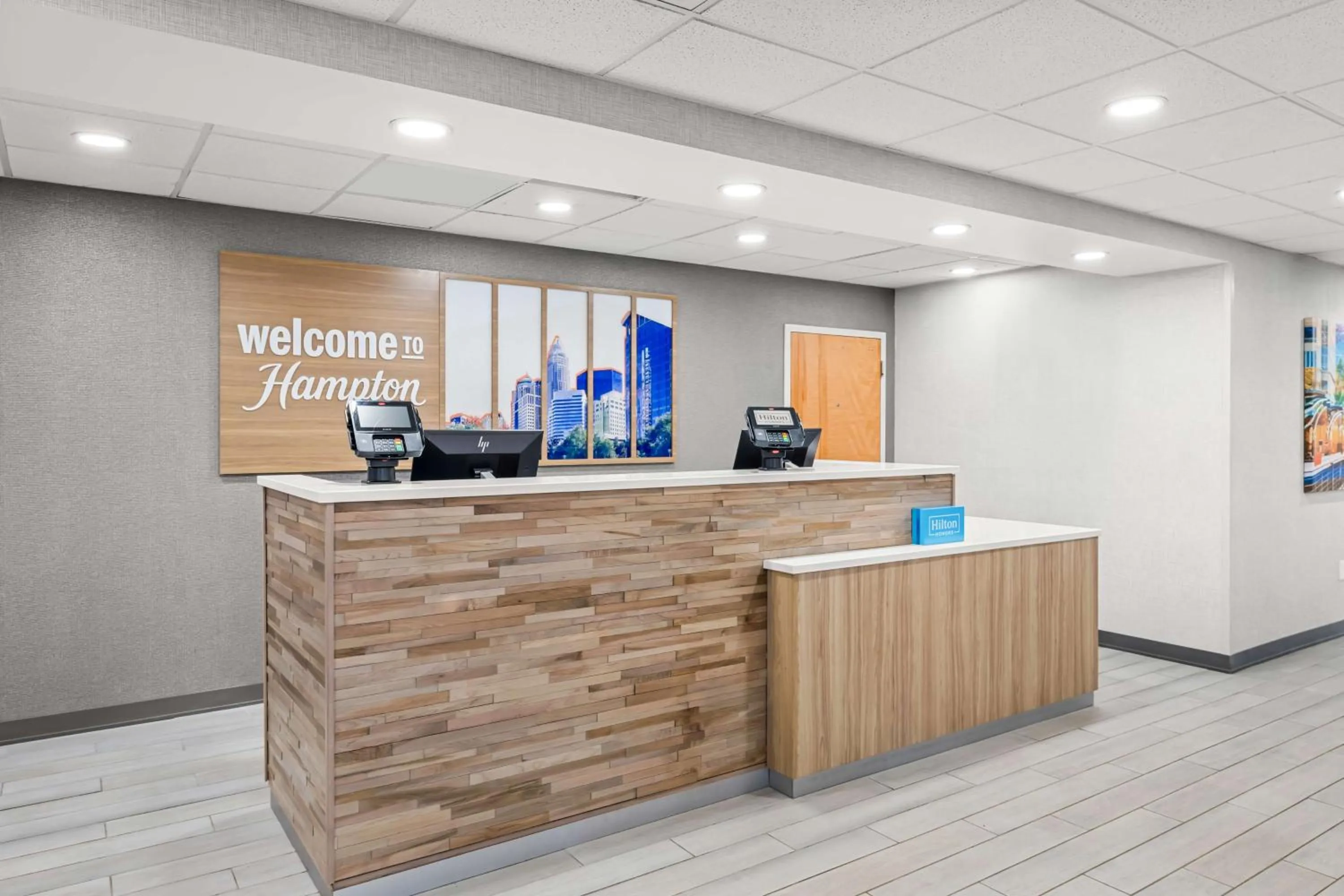 Lobby or reception in Hampton Inn & Suites Charlotte-Airport