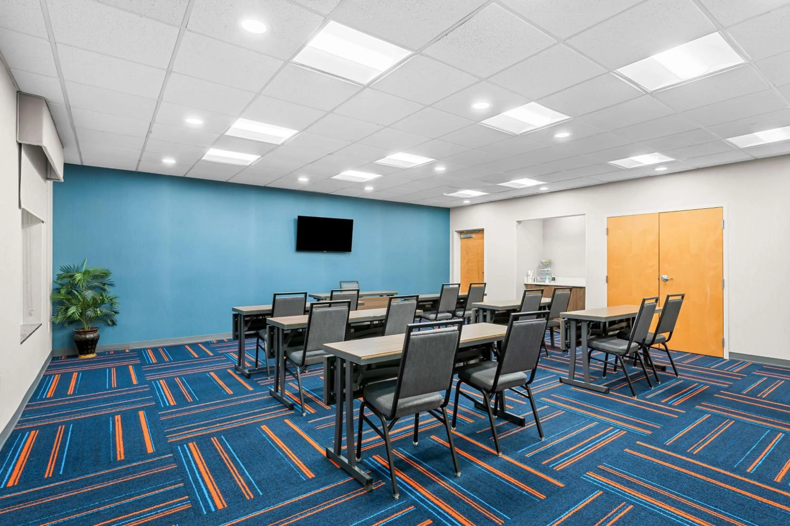 Meeting/conference room in Hampton Inn & Suites Charlotte-Airport
