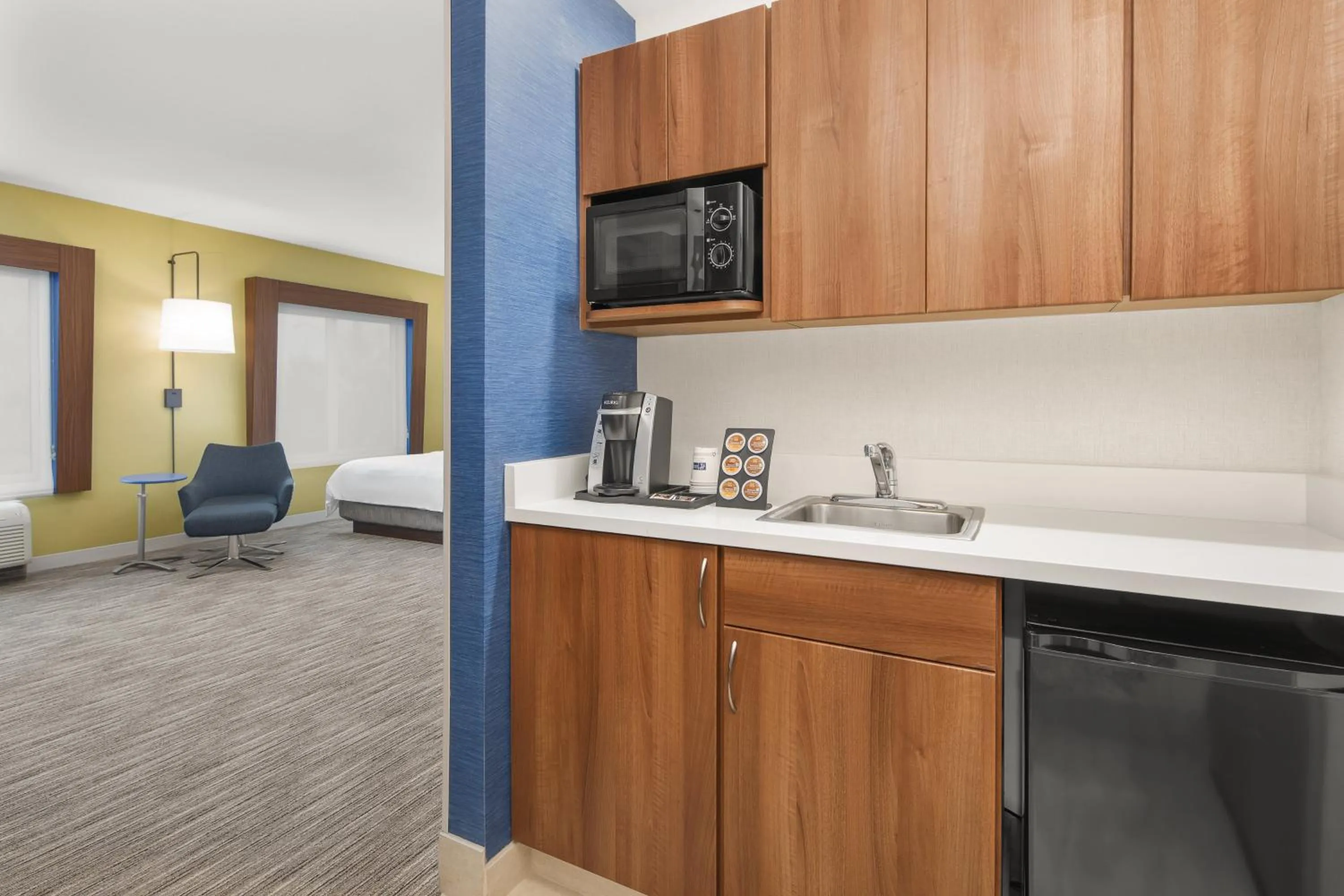 Bedroom in Holiday Inn Express Hotel & Suites Sacramento Airport Natomas by IHG