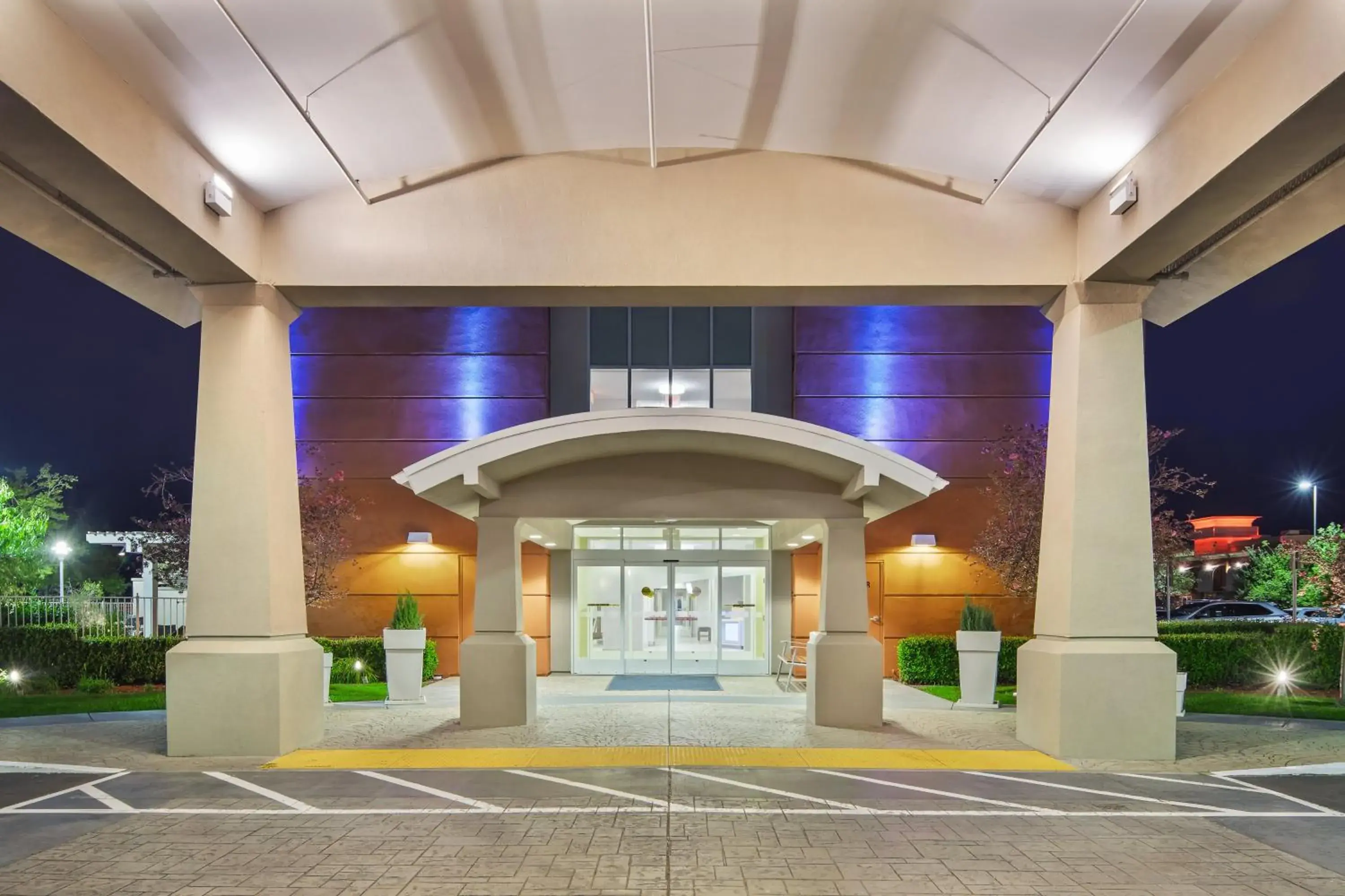 Property building in Holiday Inn Express Hotel & Suites Sacramento Airport Natomas